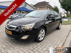 Opel Astra - 1.6 Sport clima trekhaak stoelverwarming