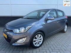 Hyundai i20 - 1.2i BlueDrive i-Deal 5drs Origineel NL | NAP | LED | Airco | Navigatie | All-season bande
