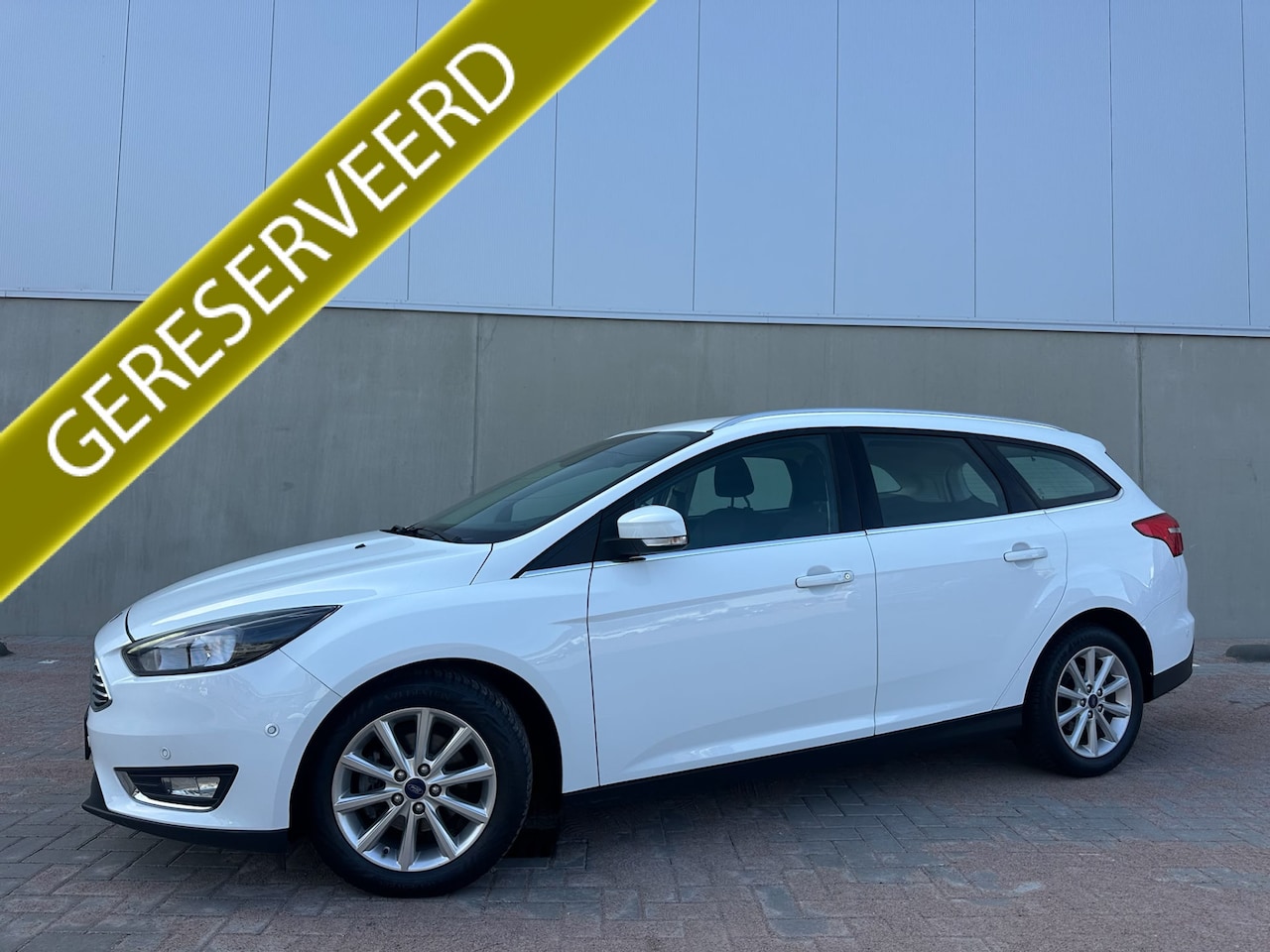 Ford Focus Wagon - 1.0 Titanium Distributieriem vervangen, Climate C, Cruise C!!!! - AutoWereld.nl