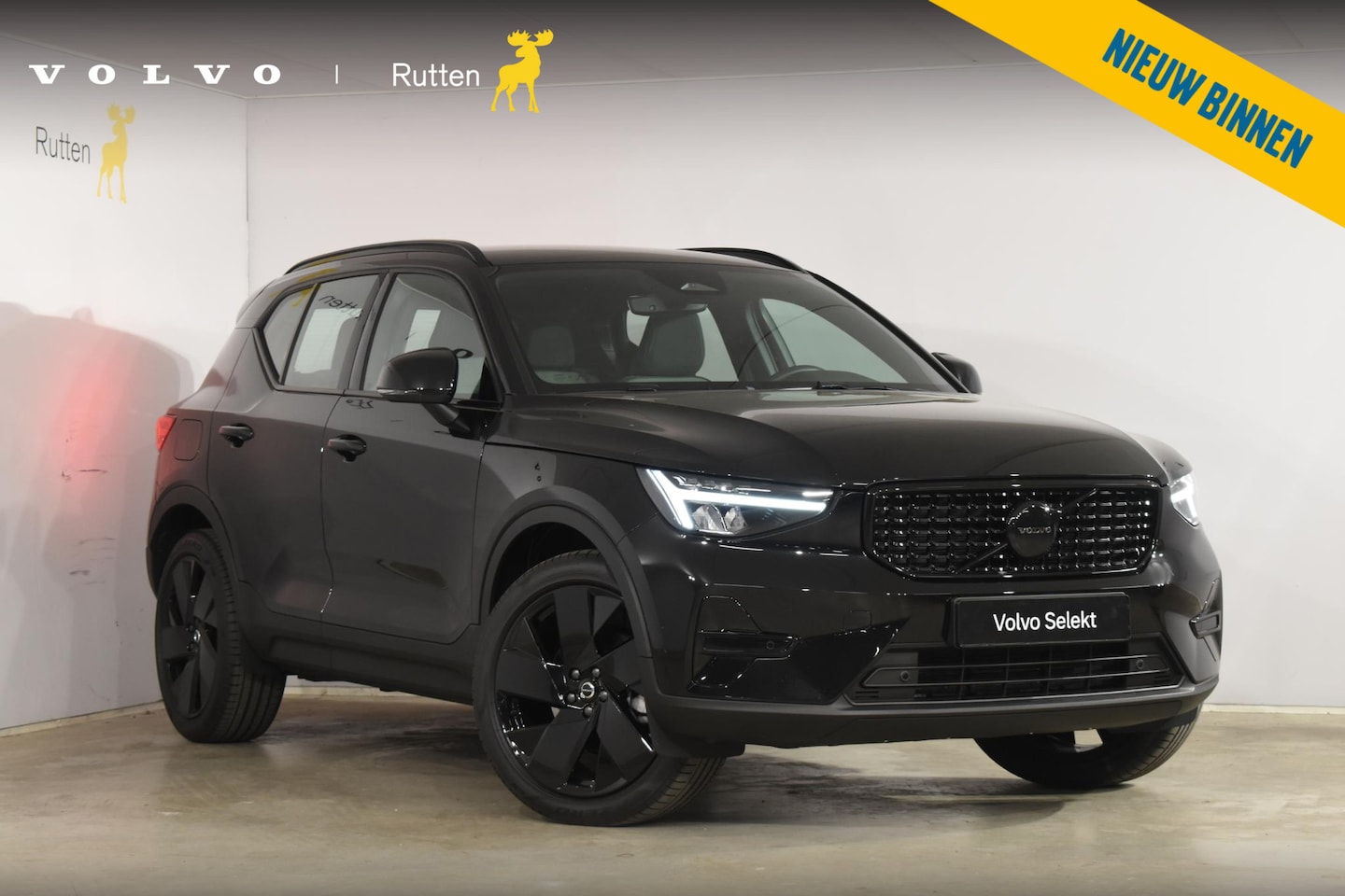 Volvo XC40 - B3 177PK Automaat Plus Black Edition / Adaptive Cruise control / Harman Kardon / 20'' velg - AutoWereld.nl