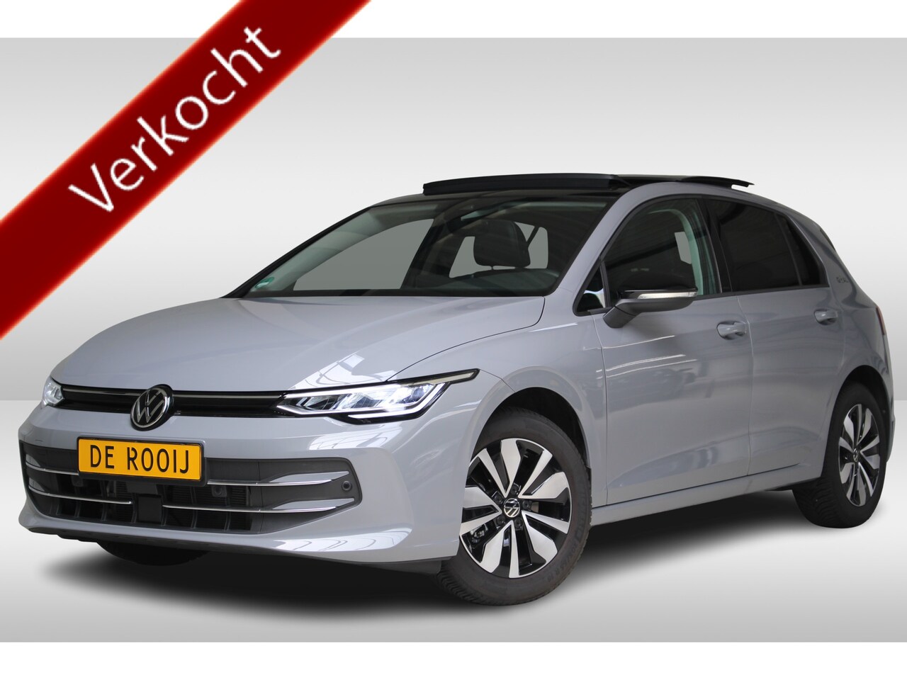 Volkswagen Golf - 1.5 TSI Goal Navigatie | Panoramadak | 4-Seizoenen banden | Parkeersensoren | Fabrieksgar - AutoWereld.nl