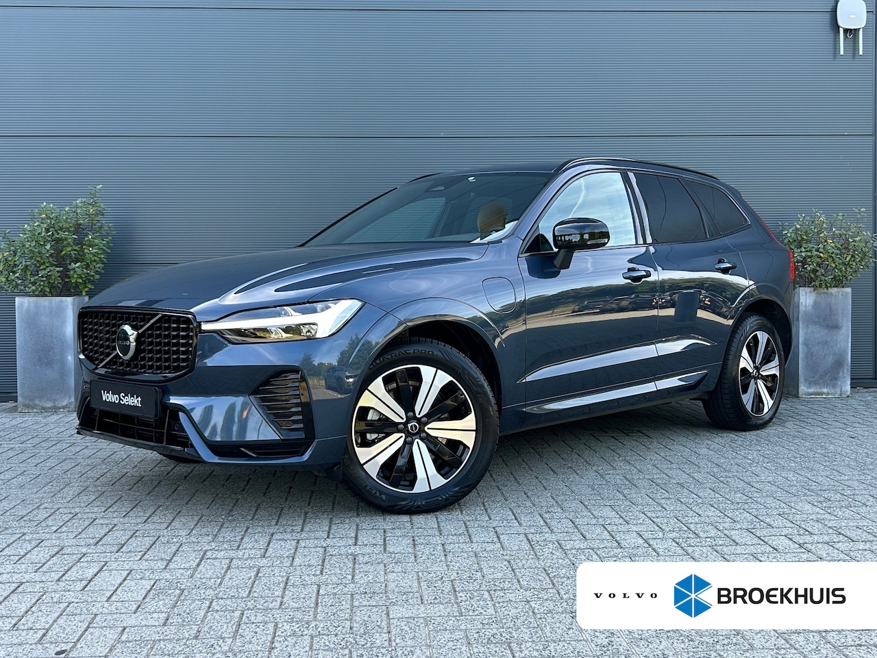 Volvo XC60 - 2.0 T6 Plug-in hybrid AWD Plus Dark | Stoelventilatie | Trekhaak | Nappa | Harman/Kardon | - AutoWereld.nl