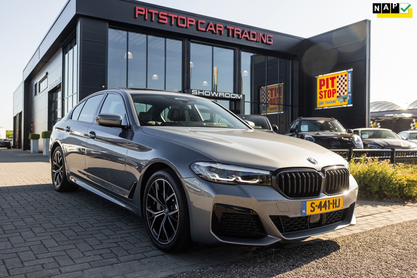 BMW 5-serie - 530e 530e, M-Sport, Head-Up, 1e eigenaar, NL Auto, HiFi, Sfeerverlichting! - AutoWereld.nl