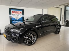 Volkswagen Touareg - 3.0 TSi 4MOTION R 462 PK / Panoramadak / Trekhaak/ luchtvering