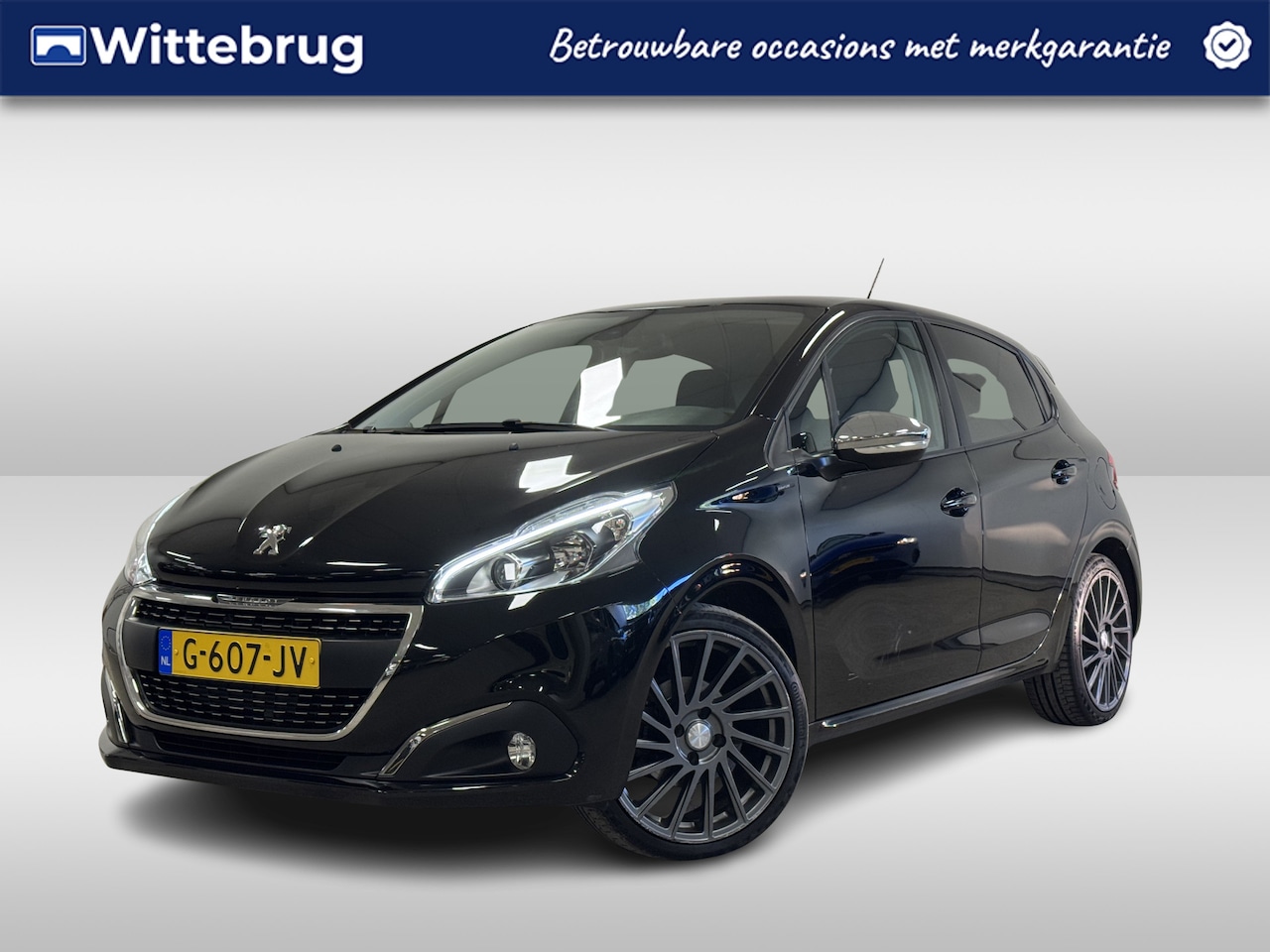 Peugeot 208 - 1.2 PureTech Signature sportieve uitvoering met lage km stand! - AutoWereld.nl