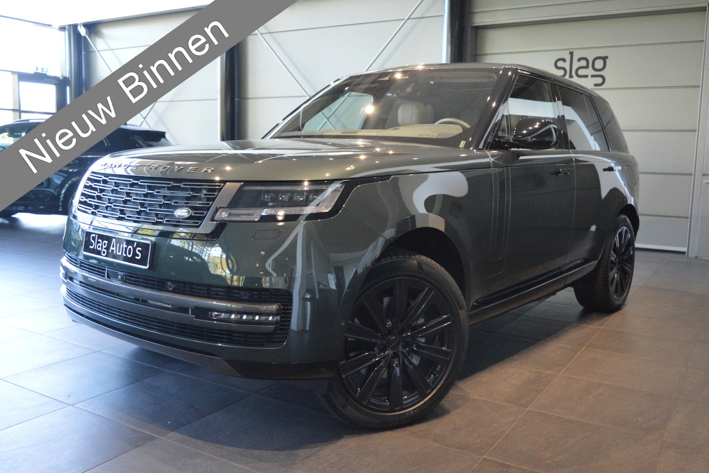 Land Rover Range Rover - 3.0 P460e LWB Autobiography PHEV pano trekhaak !! - AutoWereld.nl