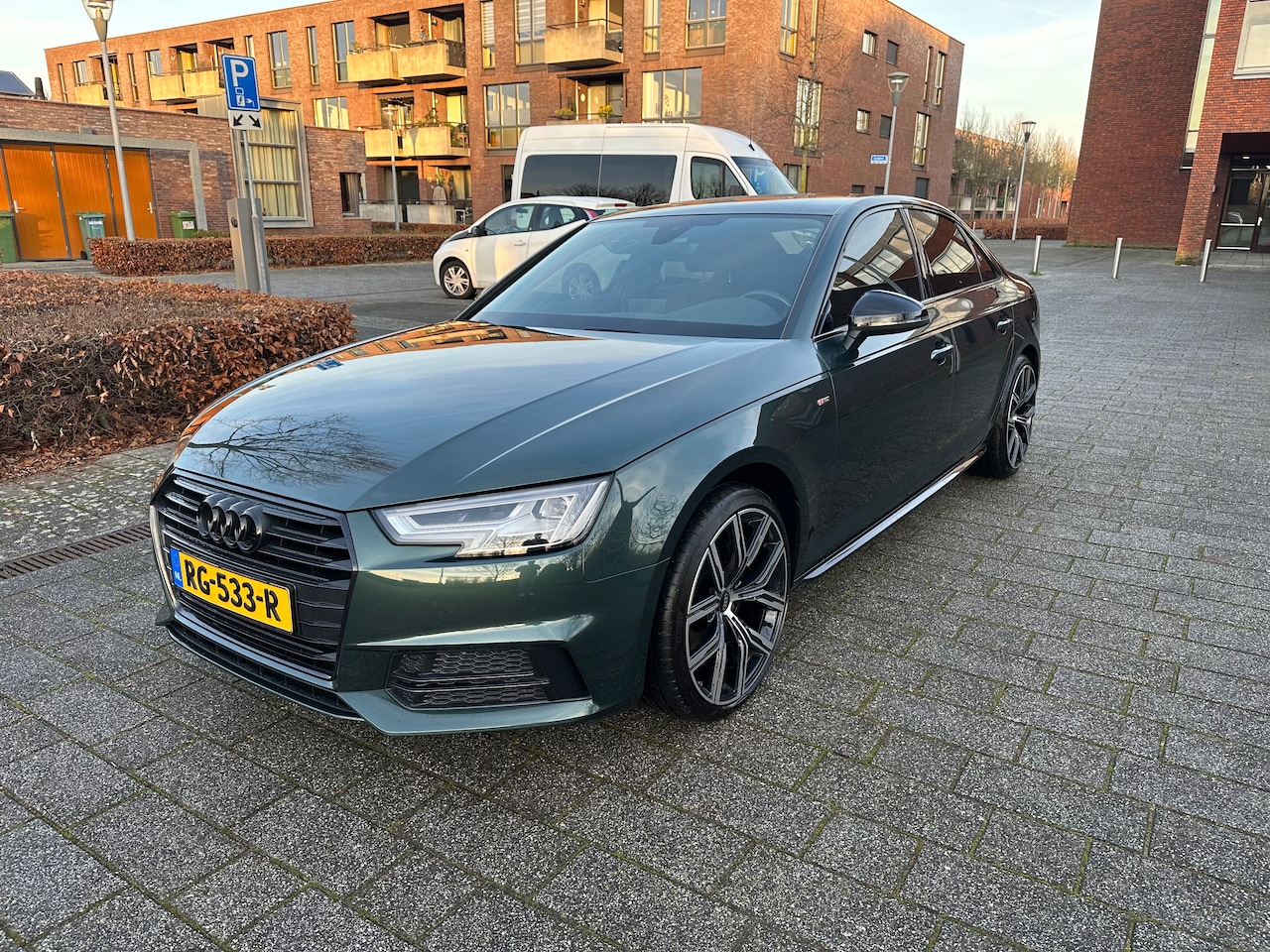 Audi A4 Limousine - 2.0 TFSI MHEV Sport S line black edition 2.0 TFSI MHEV Sport S Line Black Edition - AutoWereld.nl