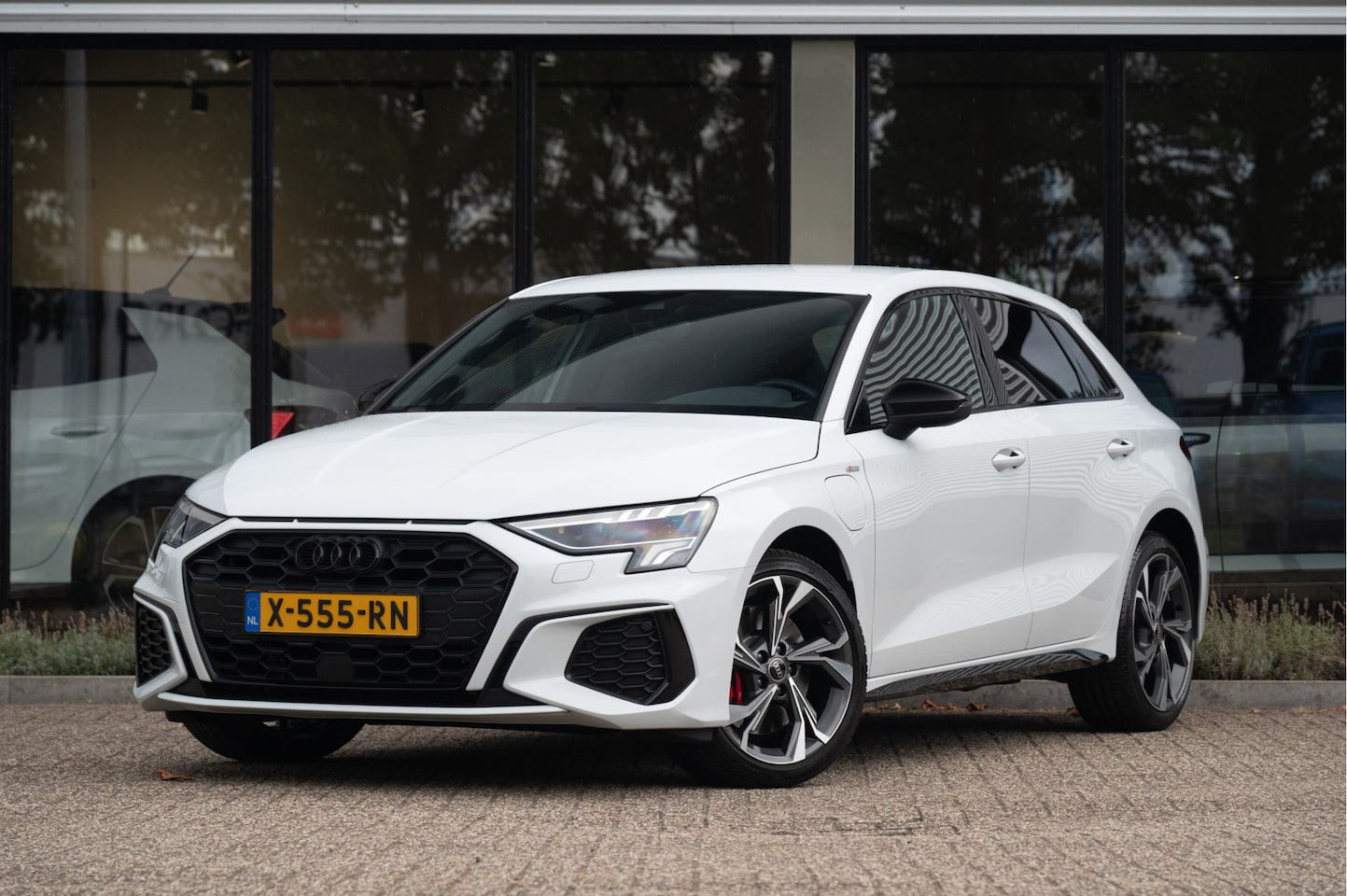Audi A3 Sportback - 45 TFSI e S edition Competition | 245pk | ACC | 18" | Elek. Achterklep | Camera | - AutoWereld.nl