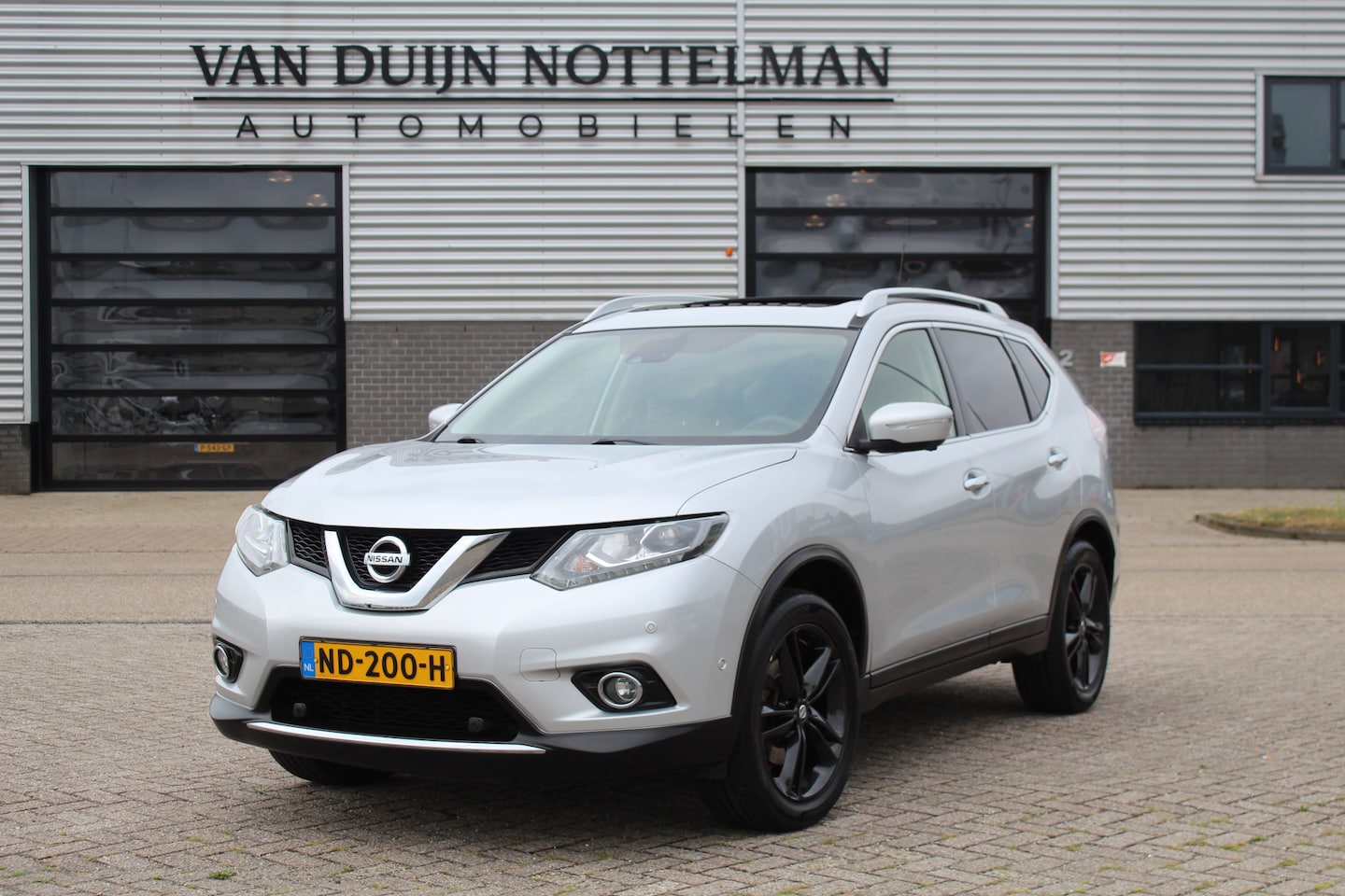 Nissan X-Trail - 1.6 DIG-T Tekna 7p. / Panoramadak / Leer / Trekhaak / N.A.P. - AutoWereld.nl