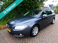 Volvo V70 - 2.5T Kinetic 200pk 2e eig. Clima Cruise PDC Trekhaak 1600kg