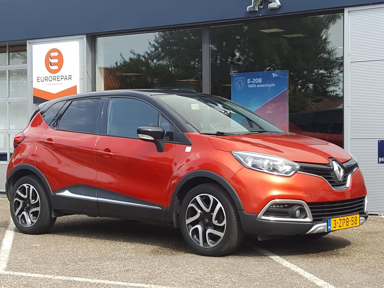 Renault Captur - TCe 120pk EDC Helly Hansen | Navigatie | Trekhaak | Bluetooth | Parkeersensoren achter | C - AutoWereld.nl
