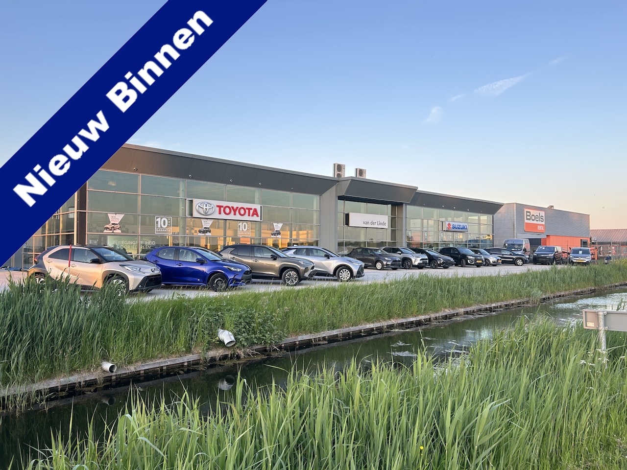 Toyota C-HR - 1.8 Hybrid Adventure Bi-Tone Leder Navi Cruise PDC v+a - AutoWereld.nl