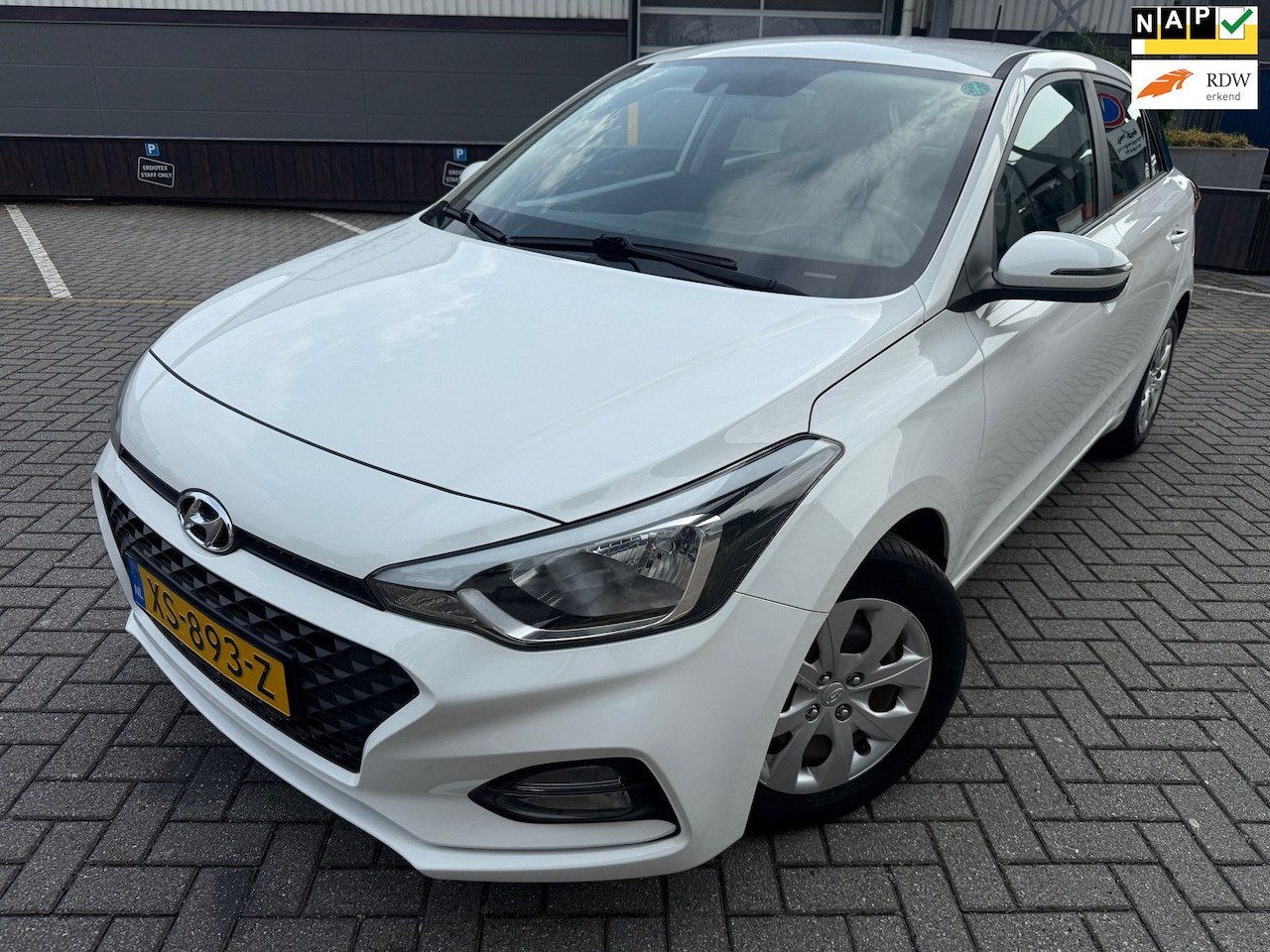 Hyundai i20 - 1.0 T-GDI Comfort*CAMERA*NAVI*CRUISE*AIRCO*REGEN SENSOREN* 1EIGNAAR - AutoWereld.nl
