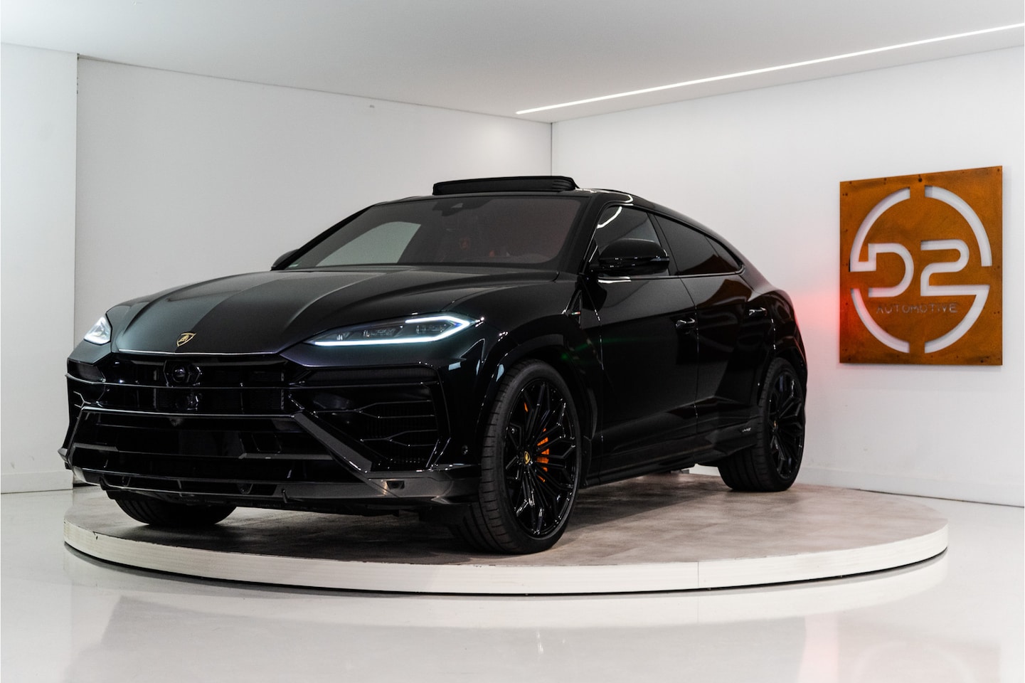Lamborghini Urus - 4.0 V8 Hybrid SE 800PK | Ad Personam | Nero Helene | Nero Ade/Arancio Leoni | Bang&Olufsen - AutoWereld.nl