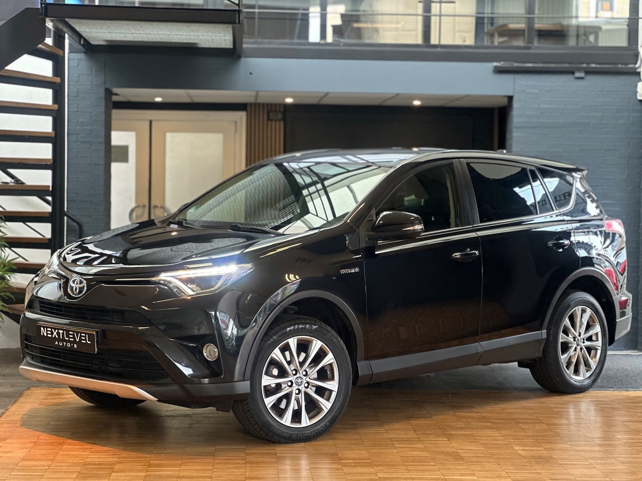 Toyota RAV4 - 2.5 Hybrid Executive Business ACC Trekhaak Stoelverw. Leer Camera - AutoWereld.nl