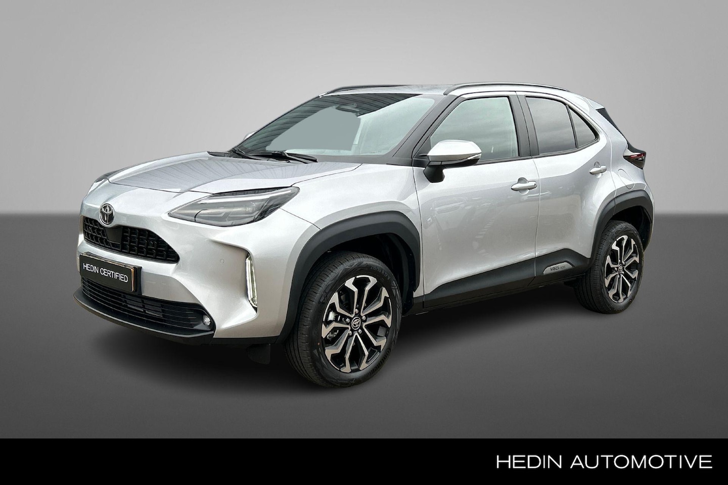 Toyota Yaris Cross - 1.5 Hybrid 115 First Edition | Adaptive Cruise | Parkeer Camera | Privacy Glass | Stoelver - AutoWereld.nl