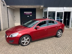 Volvo S60 - 2.0 D3 Kinetic / 5 CILINDER / APK MEI 2027 / DISTRIBUTIE VERVANGEN / TREKHAAK / EURO-5