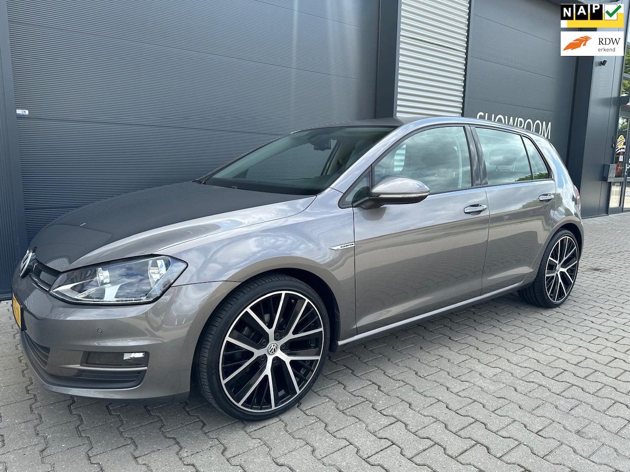 Volkswagen Golf - 1.0 TSI BUSINESS EDITION CONNECTED LED - AutoWereld.nl