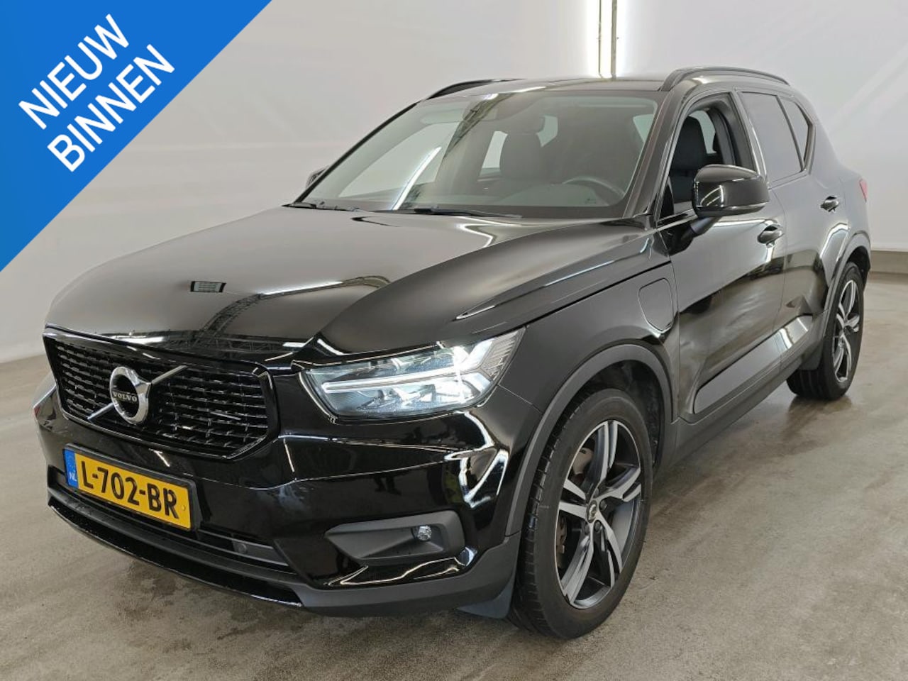 Volvo XC40 - 1.5 T4 RECHARGE R-DESIGN EXPRESSION (86% SOH) I P-CAMERA I NAVIGATIESYSTEEM I STOELVERWARM - AutoWereld.nl