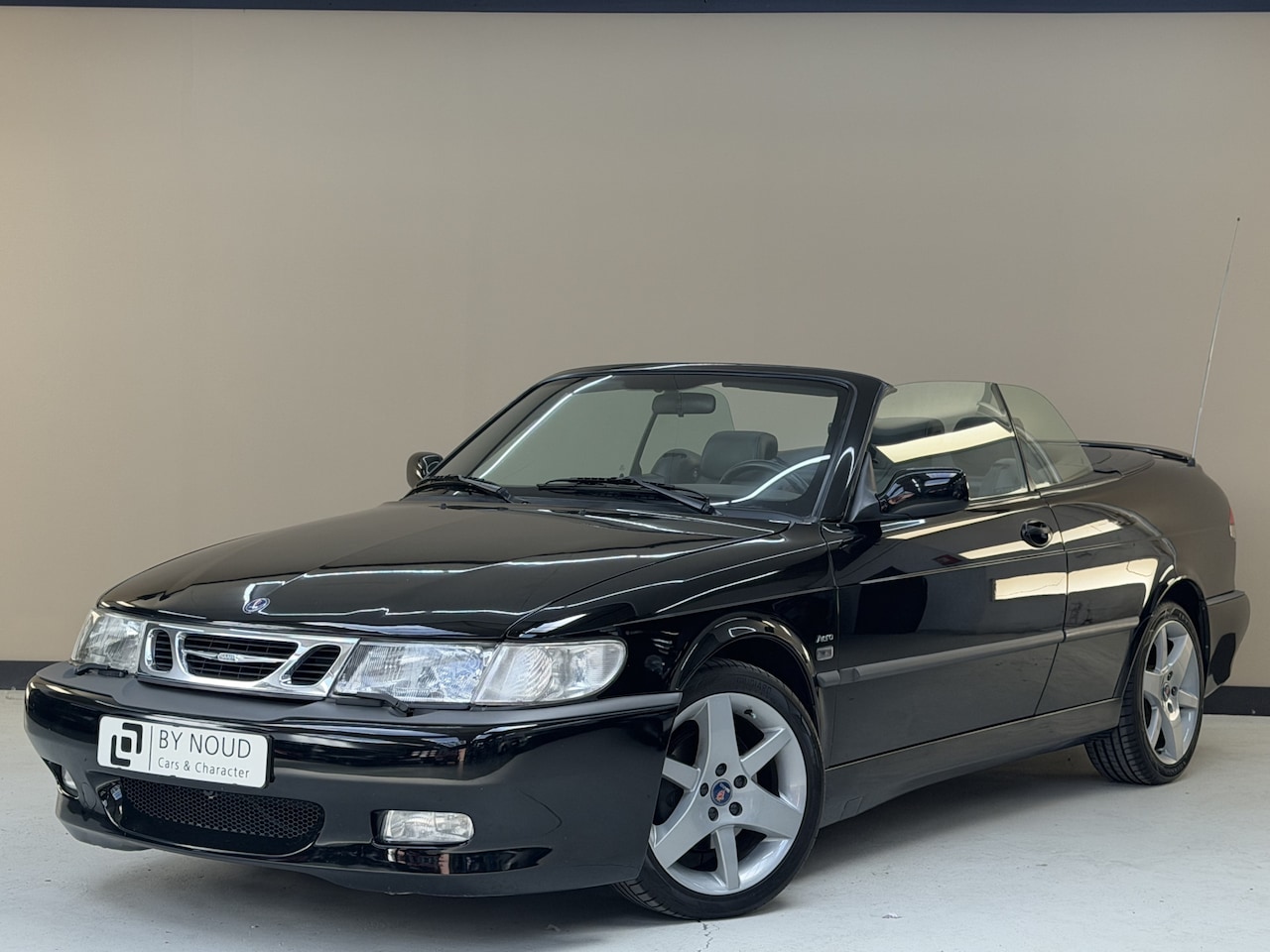 Saab 9-3 Cabrio - 2.0 Turbo Aero 2.0 Turbo Aero, 205Pk, 2002, Liefhebbersauto, Volledig leder, 18" Velgen, Memory stoelen, - AutoWereld.nl