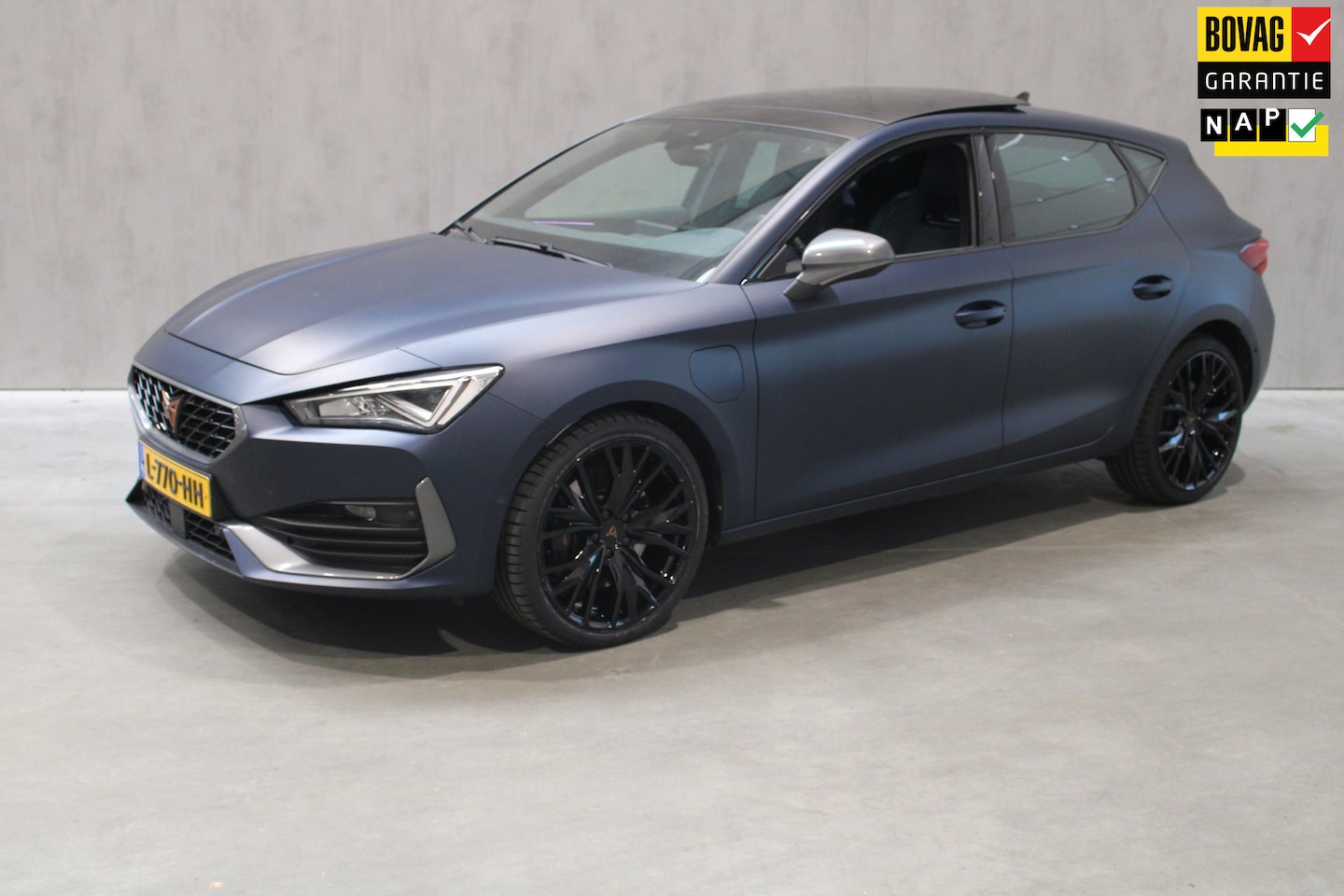CUPRA Leon - 1.4 e-Hybrid VZ Patrol Blue Matt/Pano/Camera/Elec. Leer memory Full Option Prijs is Rijkla - AutoWereld.nl
