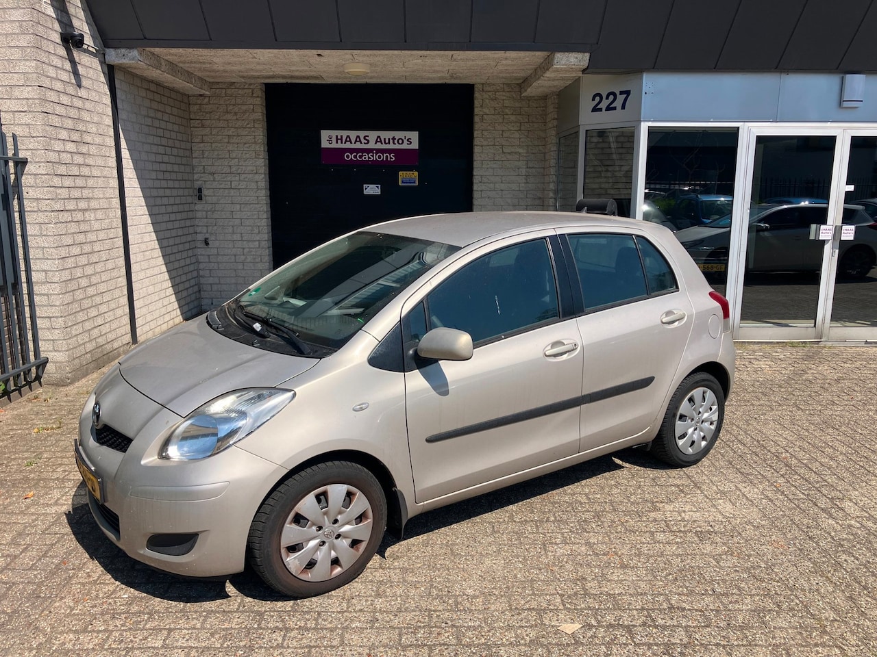 Toyota Yaris - 1.3 VVTi Aspiration / AUTOMATIC / KOPPELING MOET VERVANGEN WORDEN / AIRCO / 5 DEUREN - AutoWereld.nl