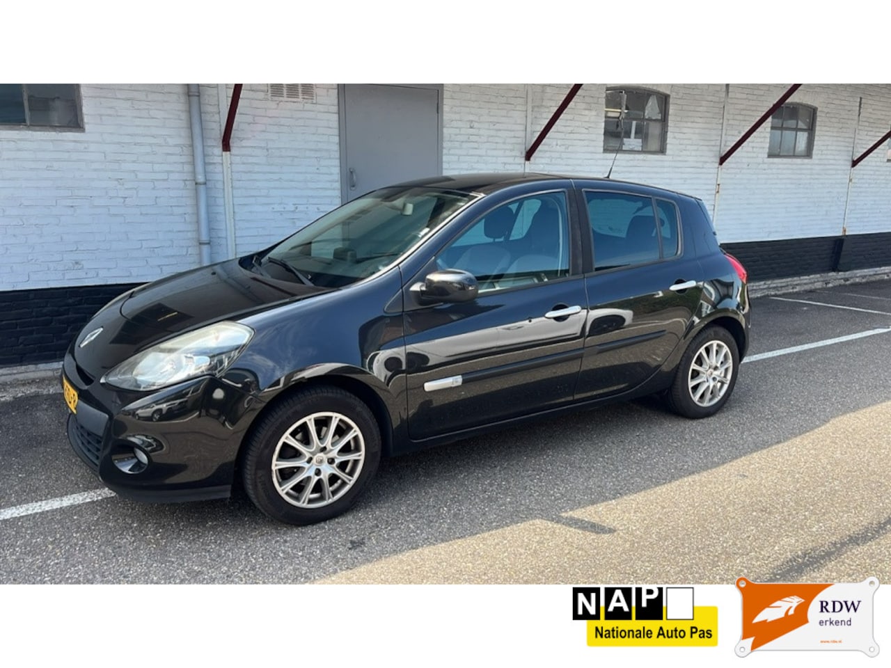 Renault Clio - 1.5 dCi Parisienne / CLIMA / NAVI - AutoWereld.nl