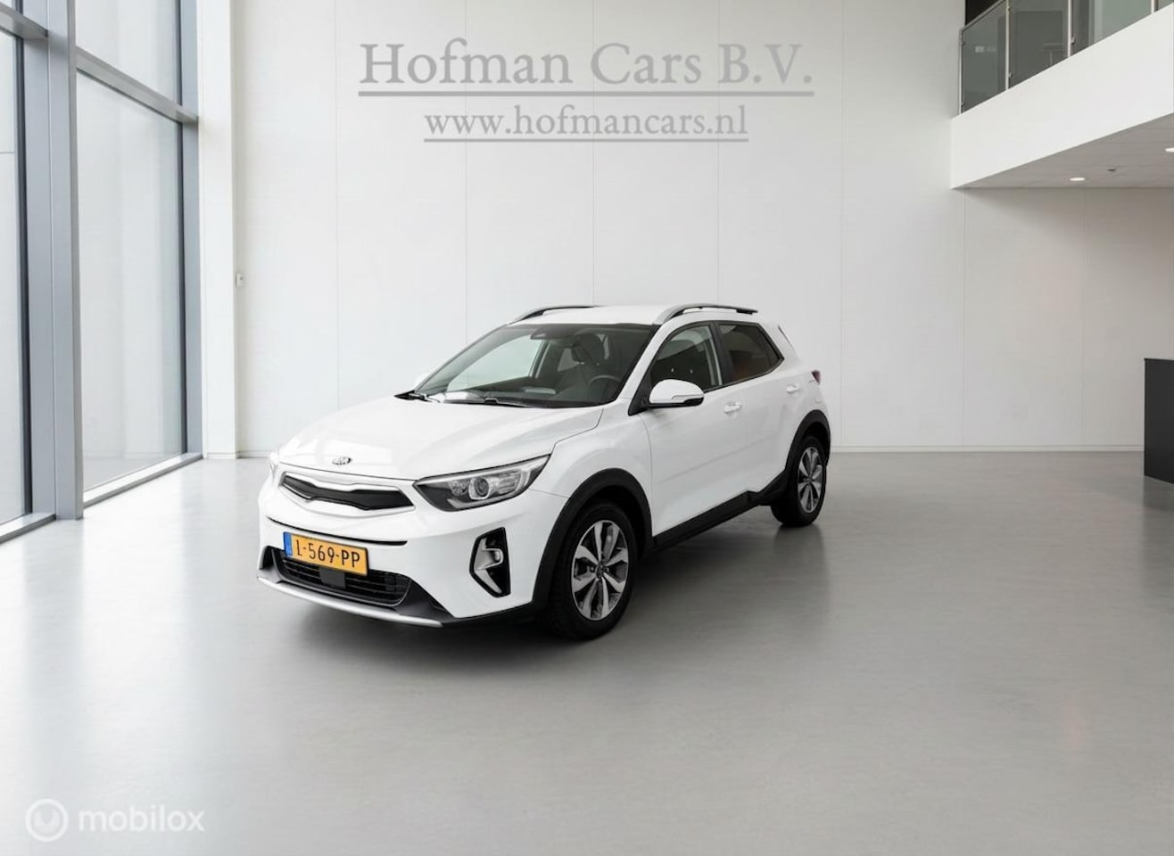 Kia Stonic - 1.0 T-GDi MHEV DynamicPlusLine | Wit | MHEV | Navi | Camera - AutoWereld.nl
