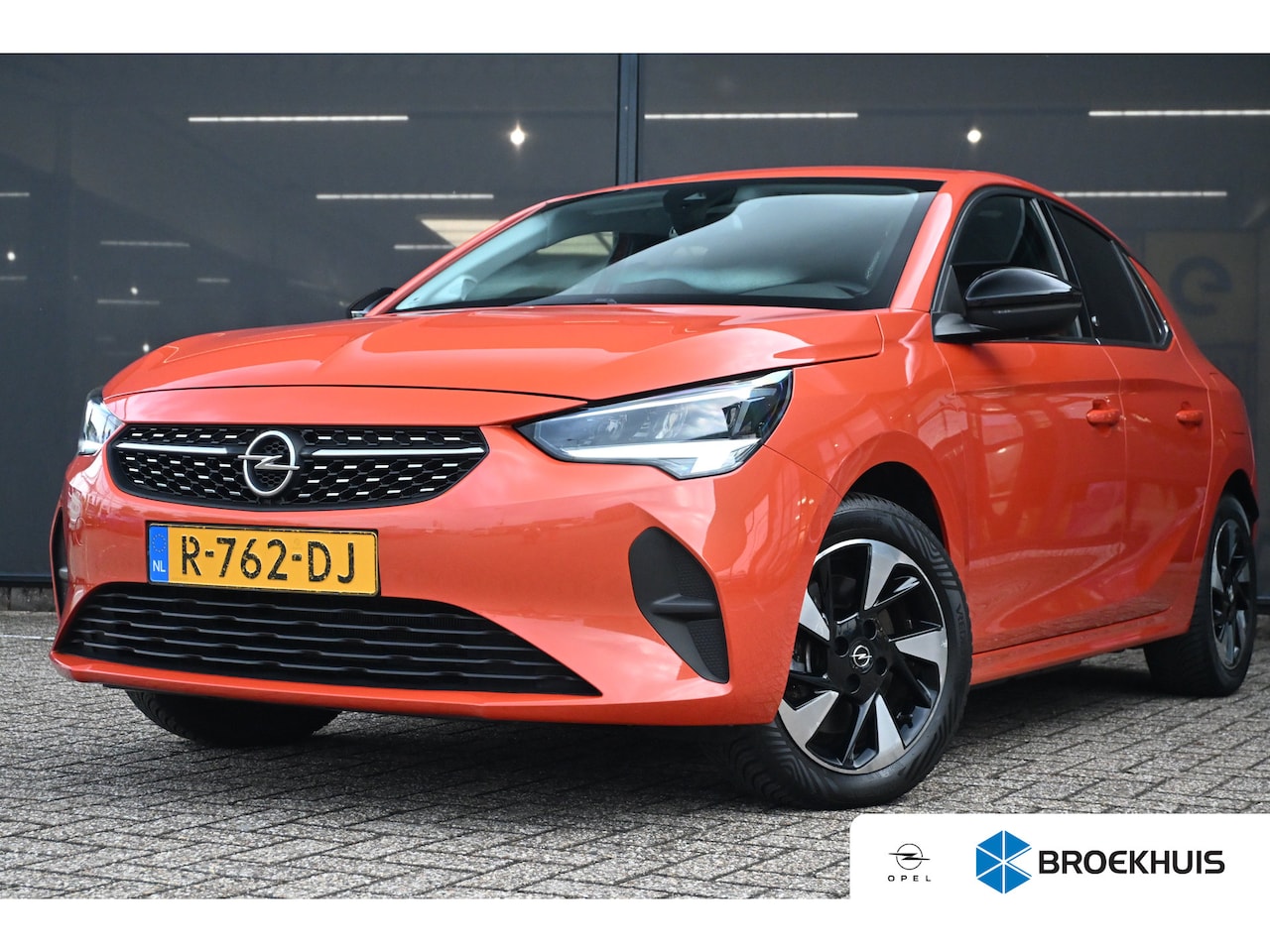 Opel Corsa-e - Elegance 50 kWh 89,7%SOH! 3 Fase | 1e Eigenaar | Dealeronderhouden | AllSeason | Navigatie - AutoWereld.nl