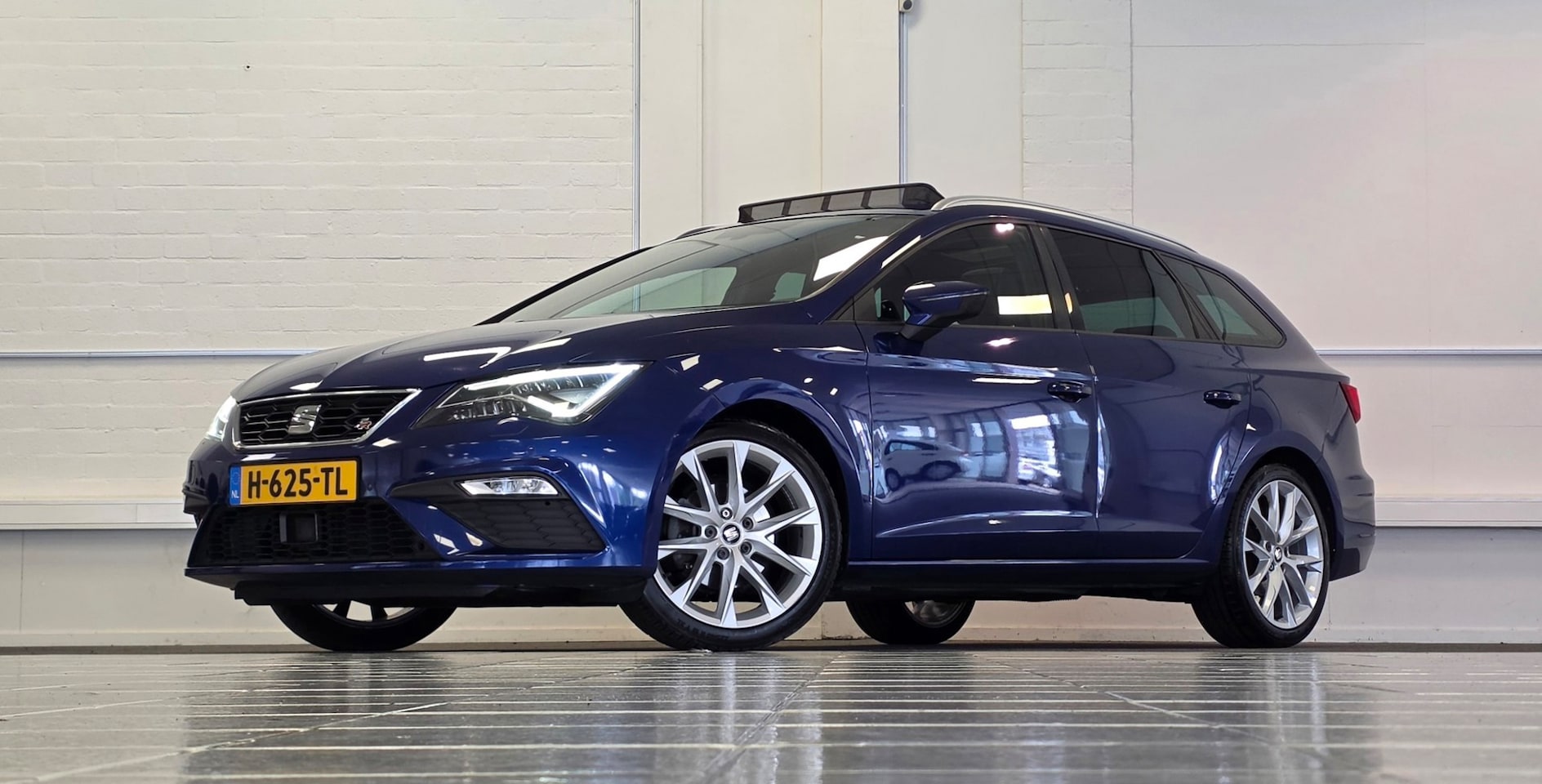 SEAT Leon ST - 1.4 EcoTSI FR Business Intense Schuif/kanteldak Alcantara Trekhaak LED Mooi! - AutoWereld.nl
