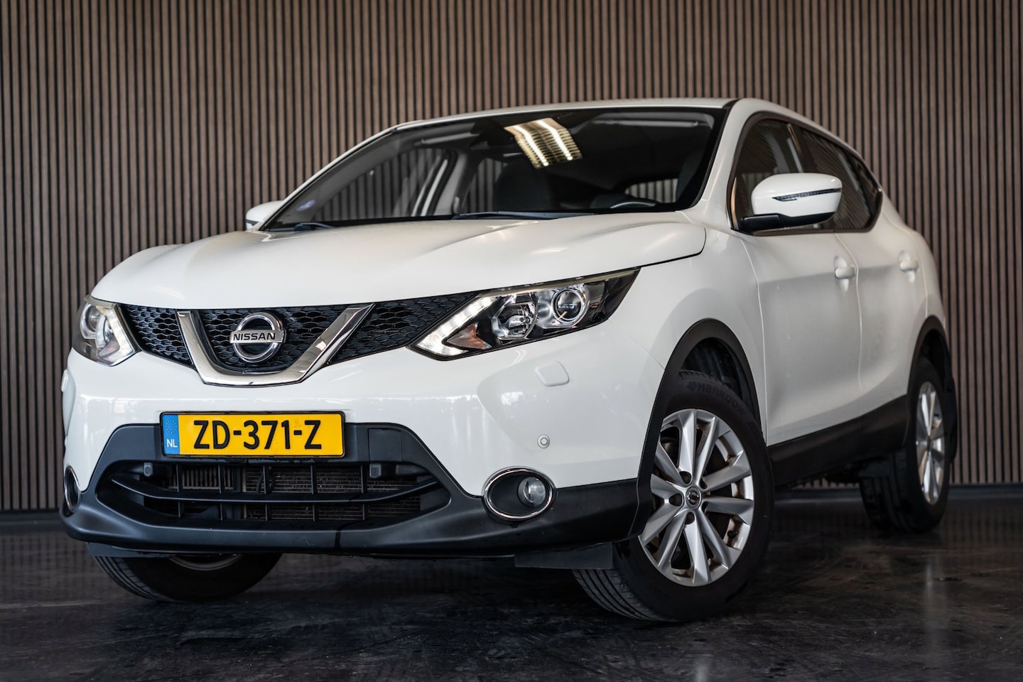 Nissan Qashqai - 1.2 Acenta | NAVI | CRUISECR | Camera | PDC - AutoWereld.nl