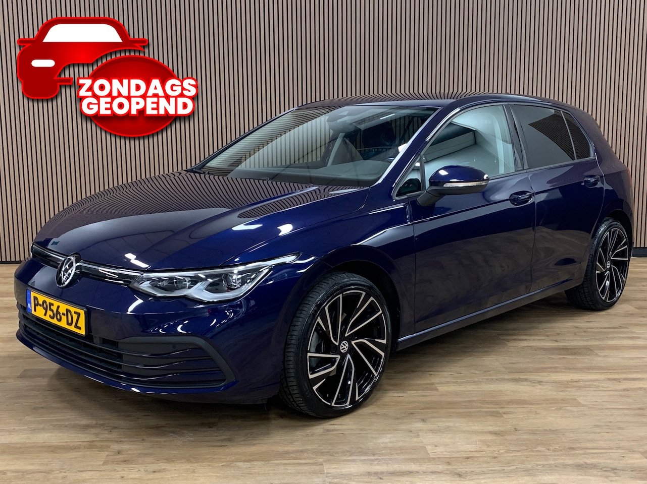 Volkswagen Golf - 1.5 eTSI R-Line|LED|Automaat|Sfeerverlichting|Carplay|19 Inch| - AutoWereld.nl