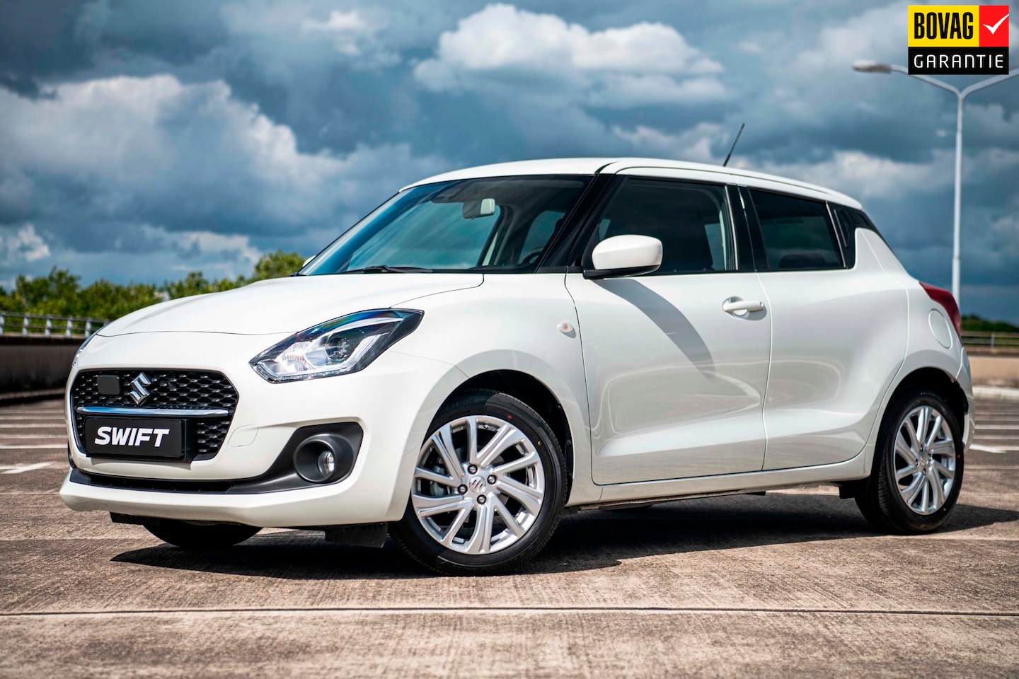 Suzuki Swift - 1.2 Stijl Smart Hybrid | Airco| Adaptive Cruise Control | Achteruitrijcamera | Stoelverwar - AutoWereld.nl