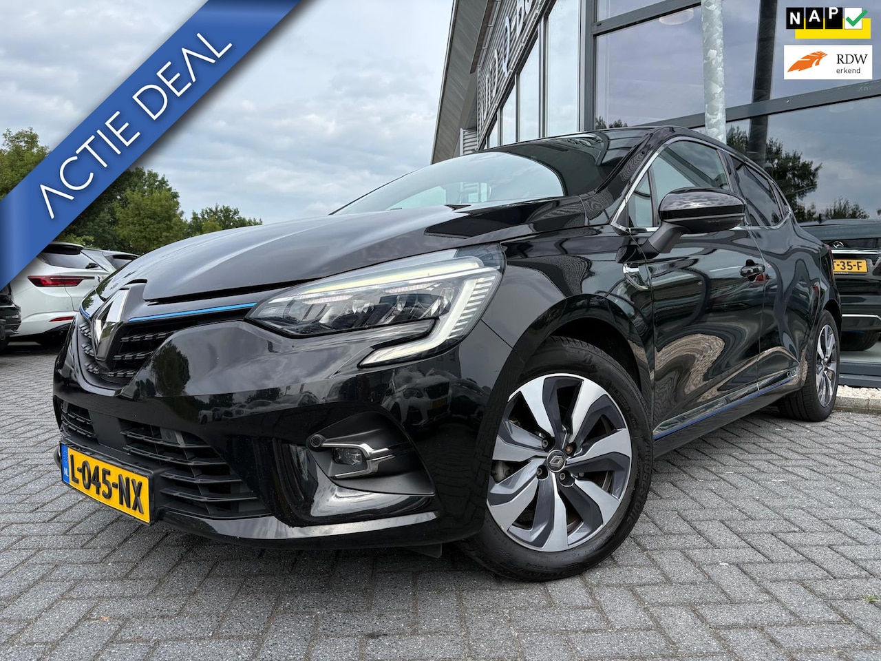 Renault Clio - 1.6 E-Tech Hybrid 140 Serie Limitee E-TECH | Automaat | Navi | Carplay | LED | Groot scher - AutoWereld.nl