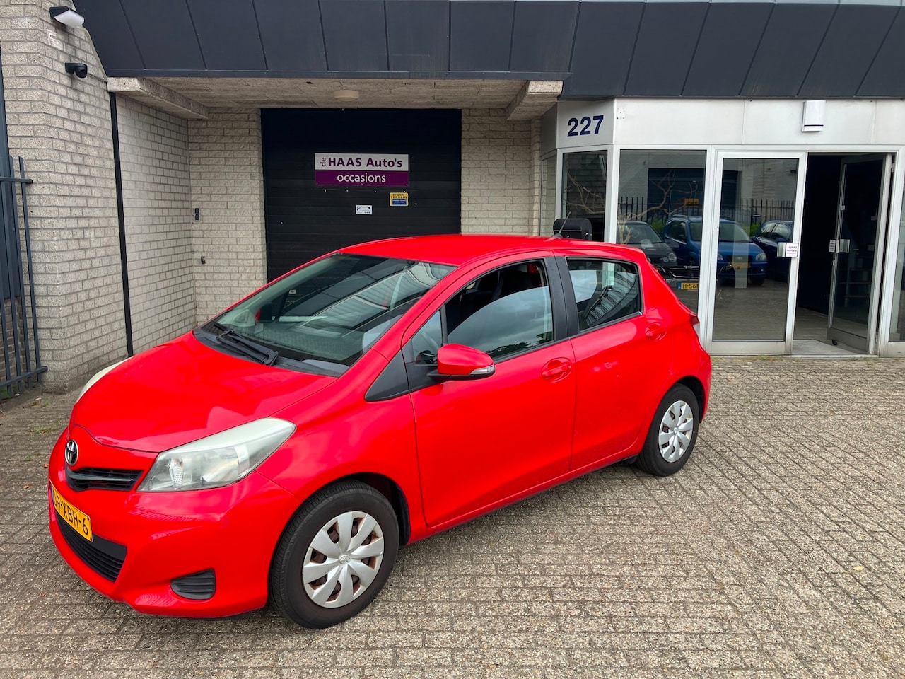 Toyota Yaris - 1.0 VVT-i Aspiration / NWE MODELJAAR / DEALER SERVICED / CAMERA / AIRCO - AutoWereld.nl