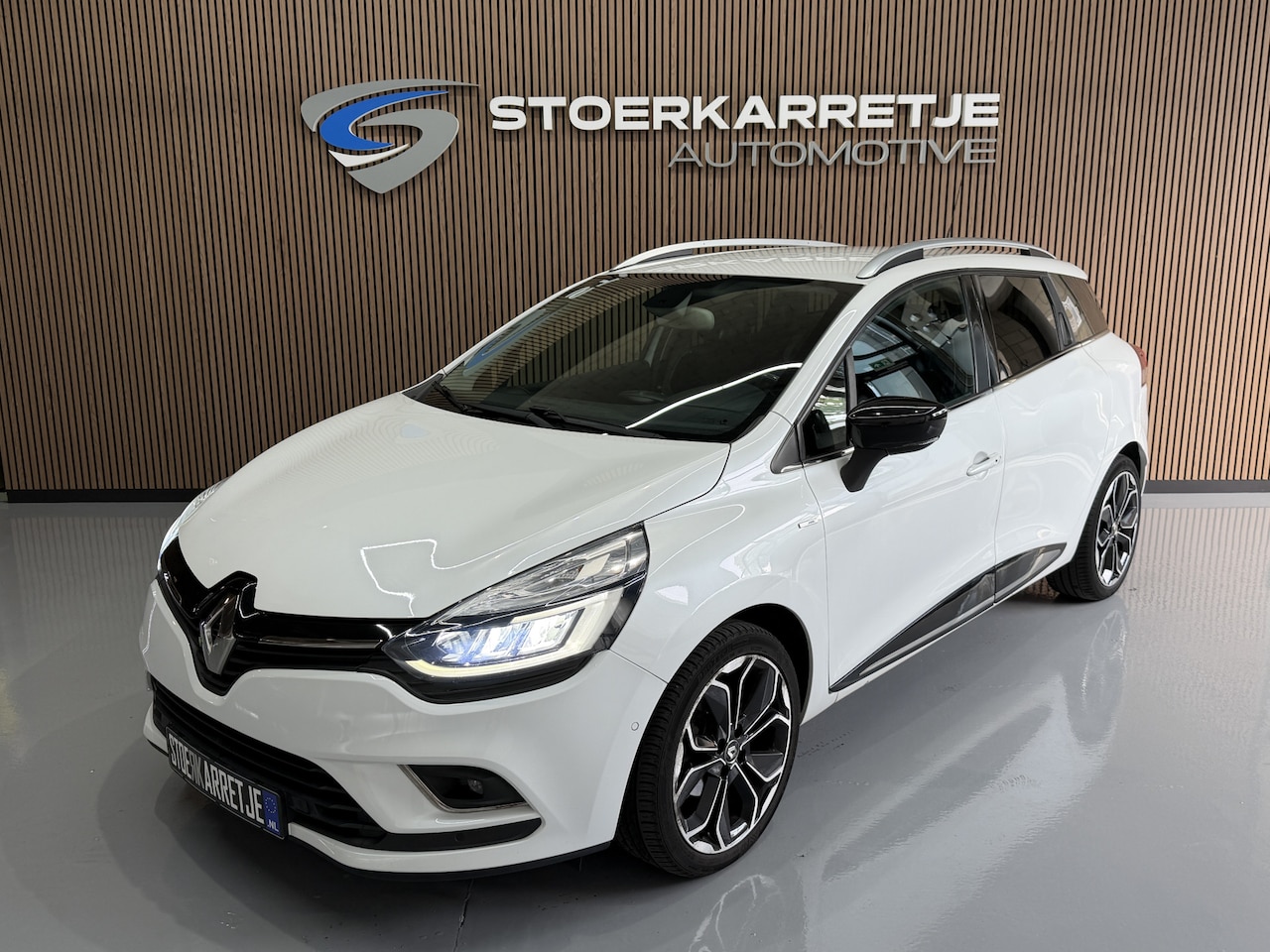 Renault Clio Estate - 0.9 TCe Bose | Navi | 17" | Cruise control | Stoelverwarming | Camera | Perfect onderhoude - AutoWereld.nl