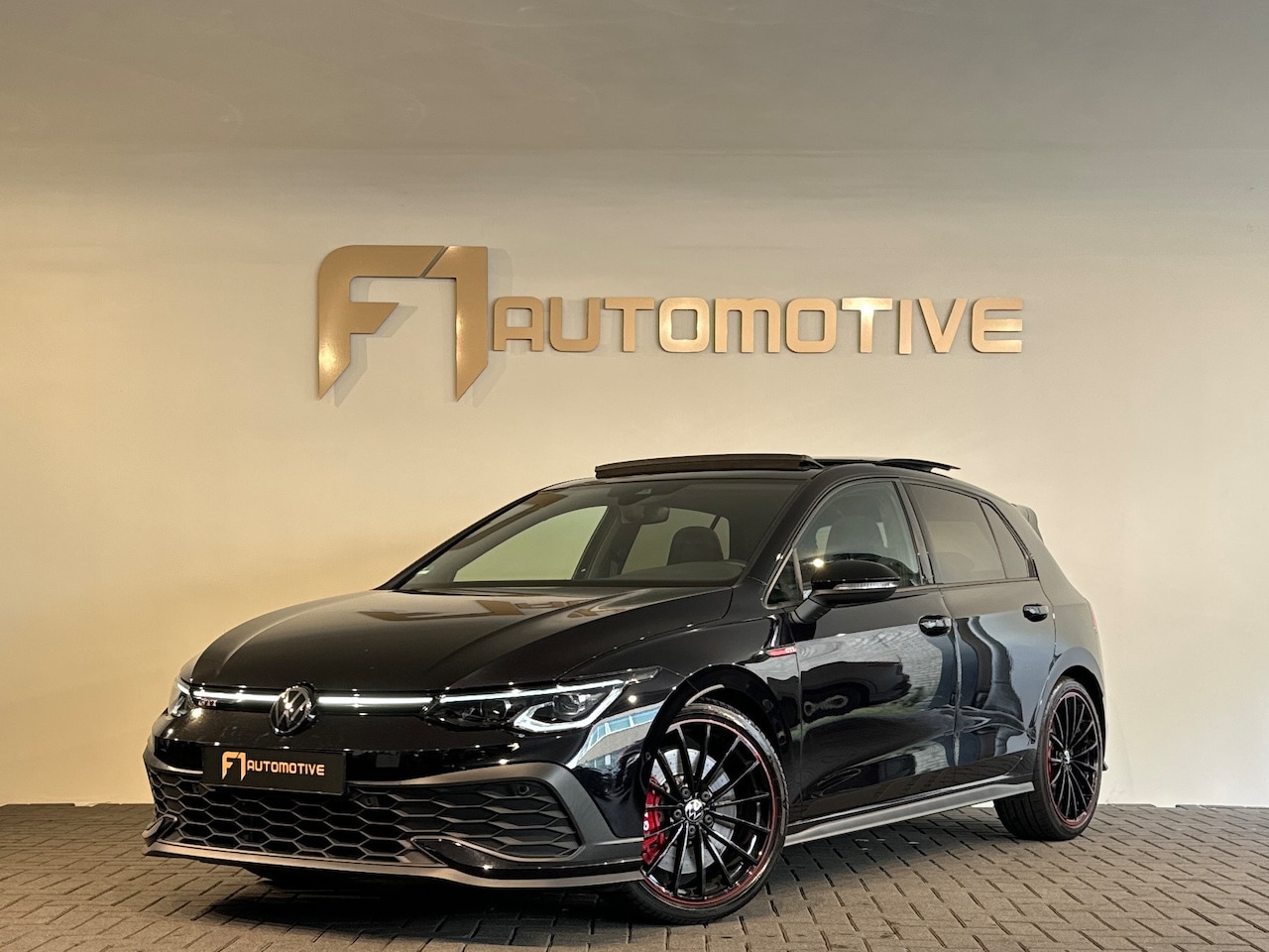 Volkswagen Golf - 2.0 TSI GTI Pano|Akrapovic|Nürburgring|45 Jahre Pack|Keyless - AutoWereld.nl