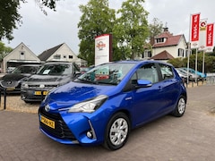 Toyota Yaris - 1.5 HYBRID DYNAMIC AUTOMAAT / NAVI / CAMERA / CRUISE CTR. / AIRCO-ECC / PDC / ELEK. RAMEN