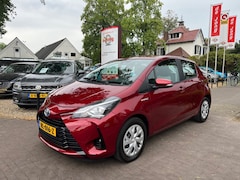 Toyota Yaris - 1.5 HYBRID AUTOMAAT / NAVI / CAMERA / TREKHAAK / CRUISE CTR. / AIRCO-ECC / PDC / METALLIC