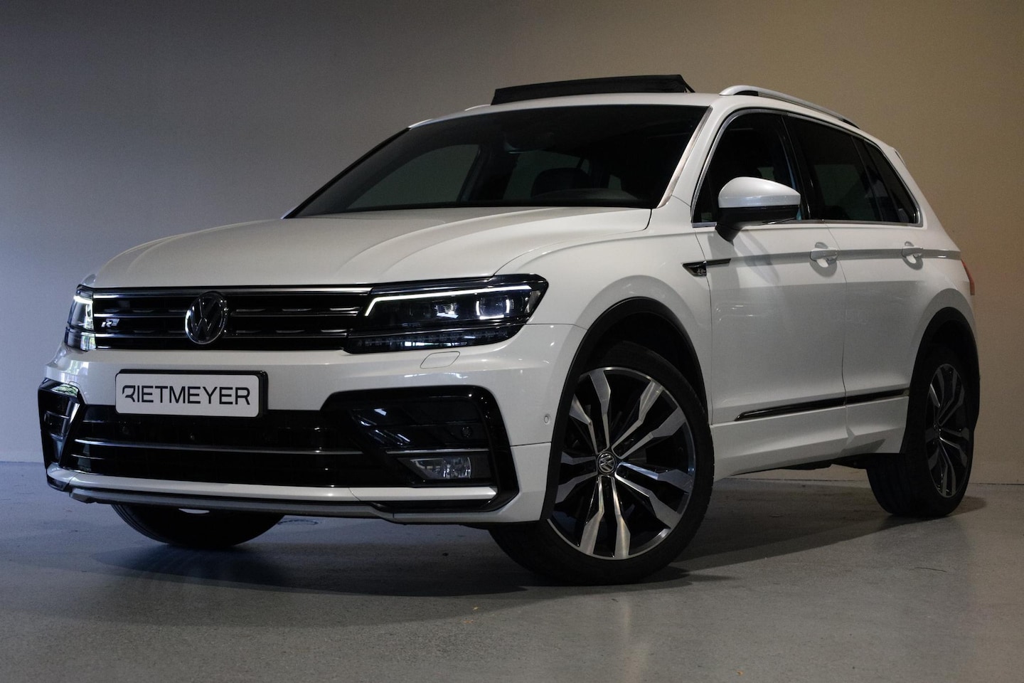Volkswagen Tiguan - 2.0 TSI 4Motion Highline Business R |Pano |Head-Up |360° |Memory |Stoelverw. |Leder |ACC - AutoWereld.nl