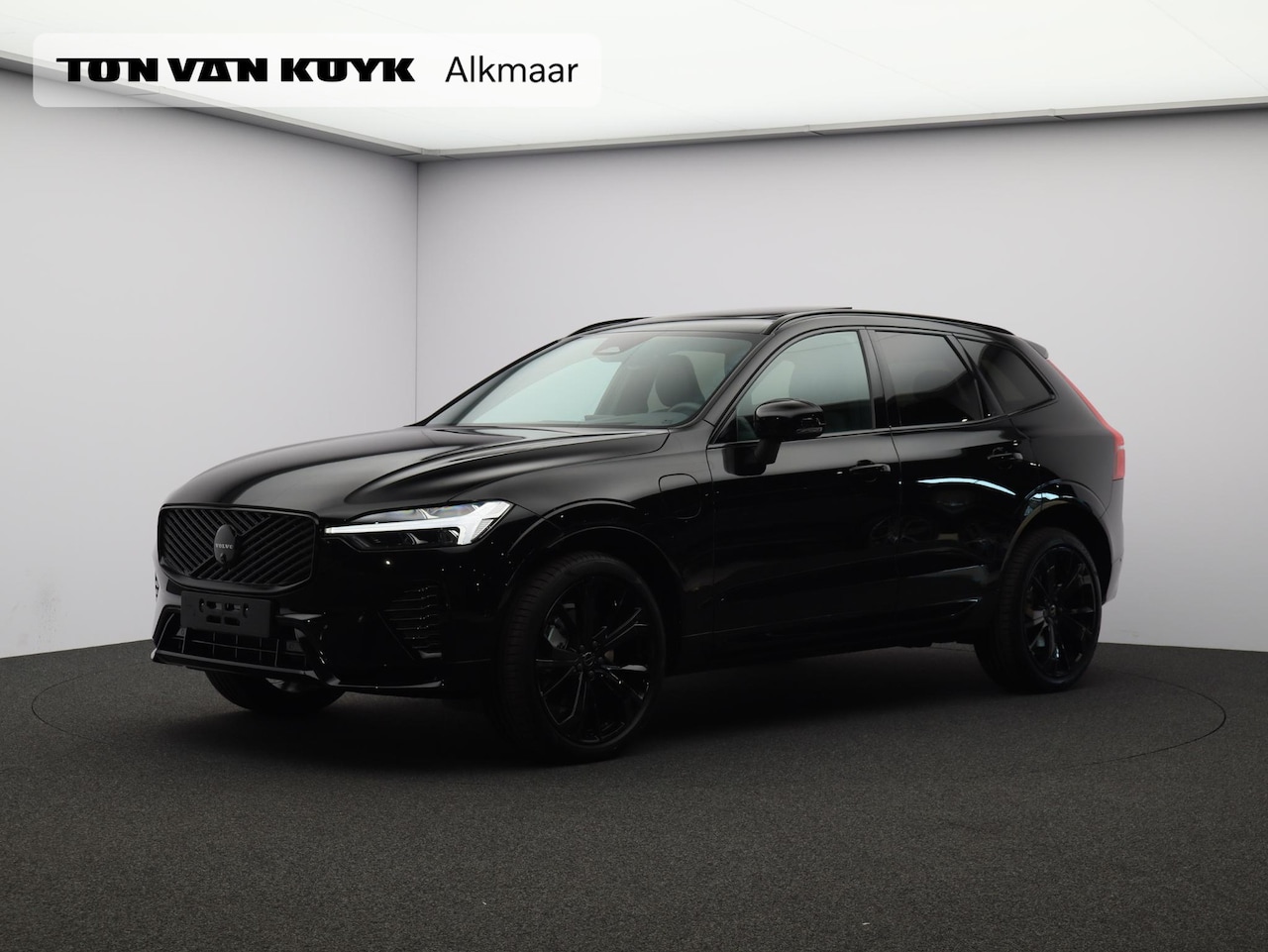 Volvo XC60 - 2.0 T8 Plug-in hybrid AWD Plus Black Edition / Panoramadak / Head-up Display / 360 Camera - AutoWereld.nl