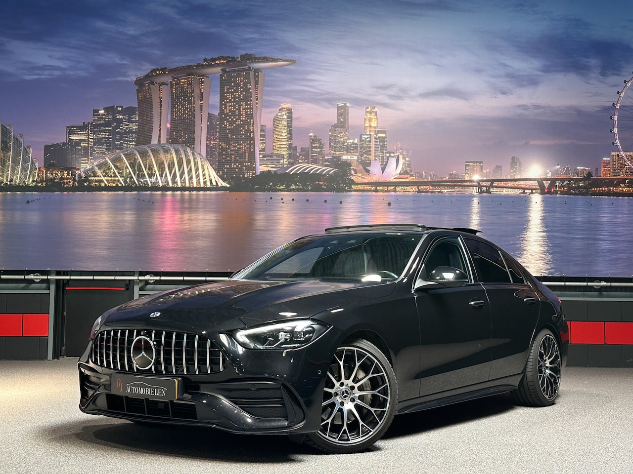 Mercedes-Benz C-klasse - C300 AMG Panorama|360Camera|Adaptivecruise|63 AMG Pakket - AutoWereld.nl