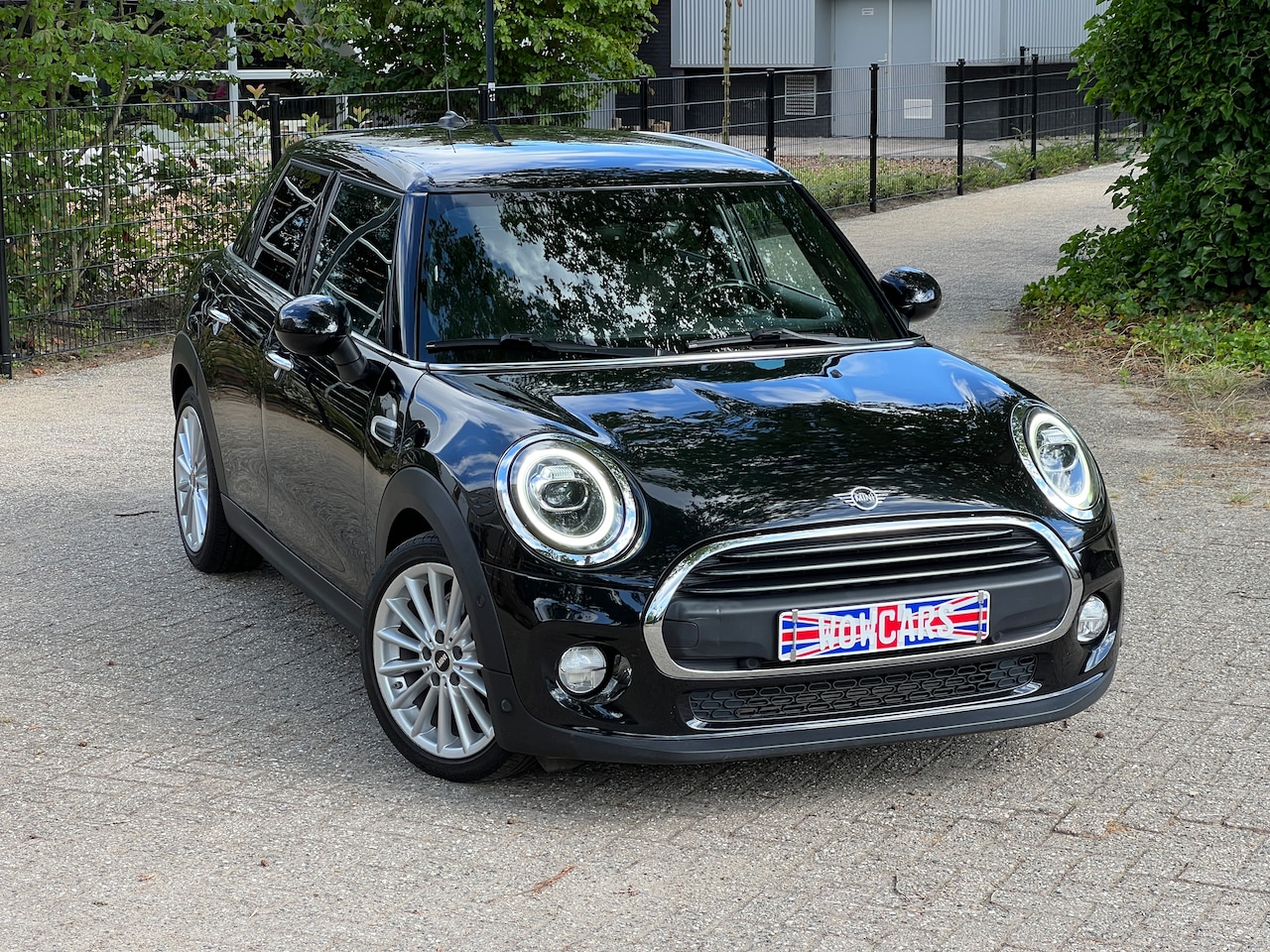 MINI 5-Deurs - 1.5i 5-Deuren Automaat - CarPlay - Led - Alarm - Pdc - LM Velgen - AutoWereld.nl