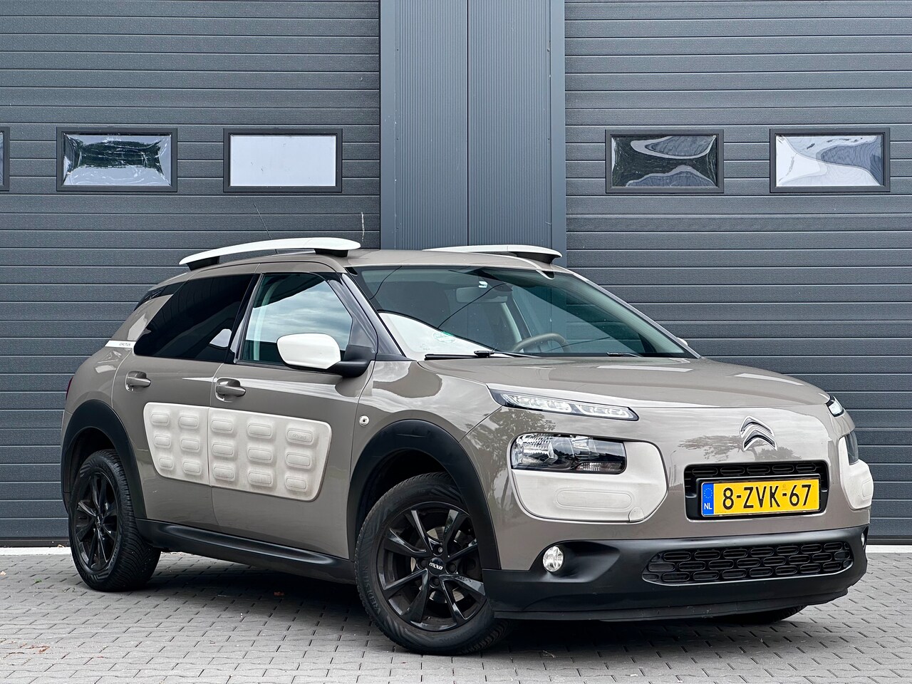 Citroën C4 Cactus - 1.2 PureTech Shine | Navi | Camera | All-season banden | Luxe interieur | - AutoWereld.nl