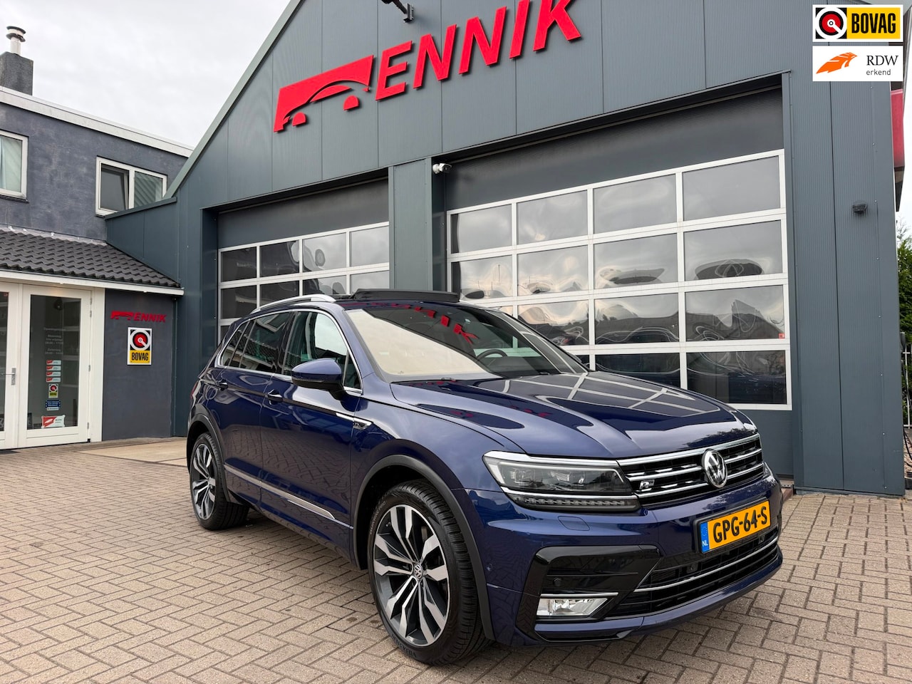Volkswagen Tiguan - 2.0 TSI 4Motion Highline R / 2x R-Line / Pano / Dynaudio / Virtual / Full LED / Trekhaak . - AutoWereld.nl