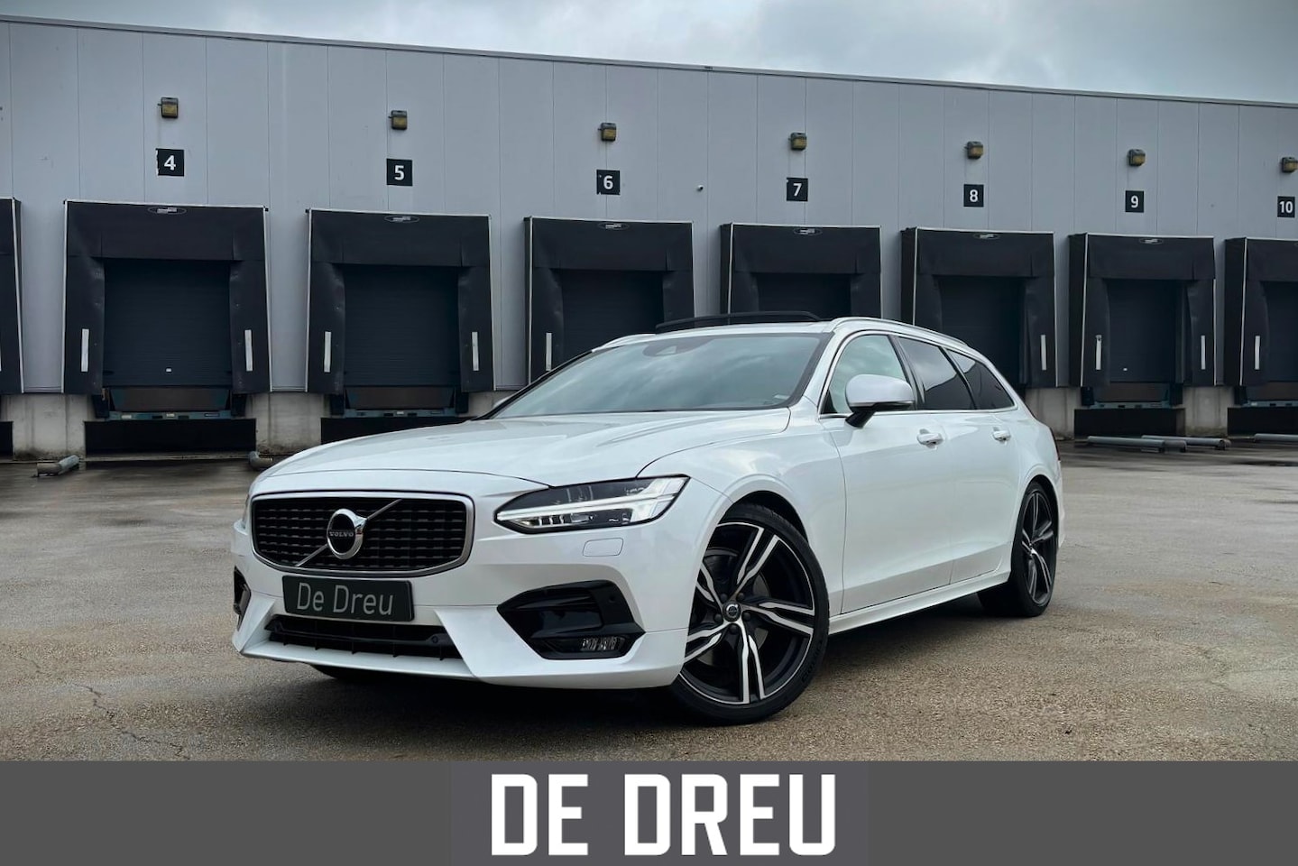 Volvo V90 - 2.0 T4 R-DESIGN | POLESTAR 210pk | PANORAMA | TREKHAAK | STANDKACHEL | CAMERA - AutoWereld.nl