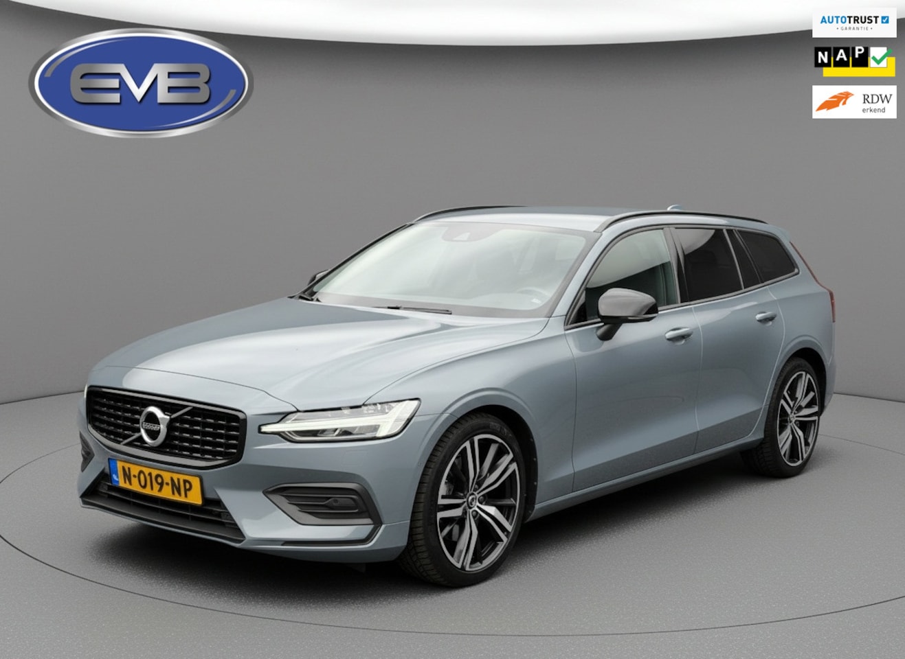 Volvo V60 - 2.0 B3 Momentum Advantage 2.0 B3 Momentum Advantage, leder sportinterieur, achteruitrijcamera, 19 inch, 1 e eigenaar - AutoWereld.nl