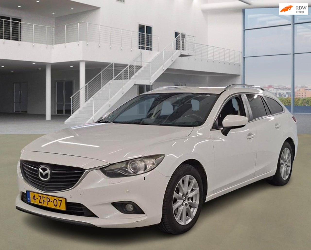 Mazda 6 Sportbreak - 2.2D Skylease+ PSENSOR NAVI CRUISE TREKHAAK 2 X SLEUTELS - AutoWereld.nl