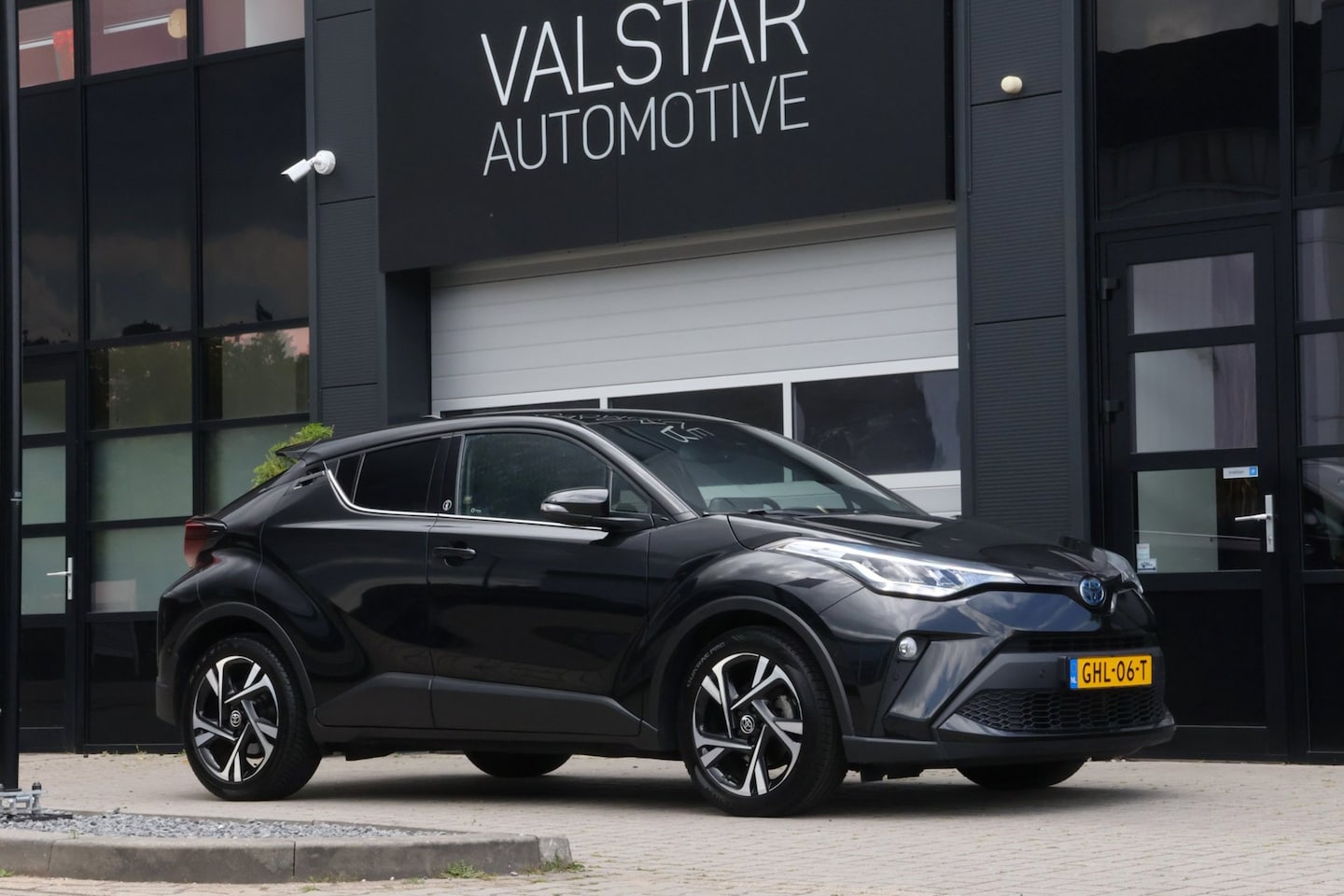 Toyota C-HR - 2.0 Hybrid Dynamic| LED| Stoel-stuurverwarming | Adaptieve cruise control - Lane Assist - AutoWereld.nl