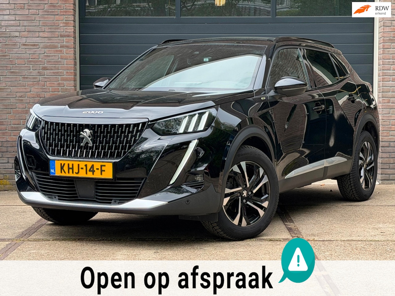 Peugeot 2008 - GT 130pk Automaat | Trekhaak | ACC | All season banden | Stoelverwarming | Parkeercamera - AutoWereld.nl